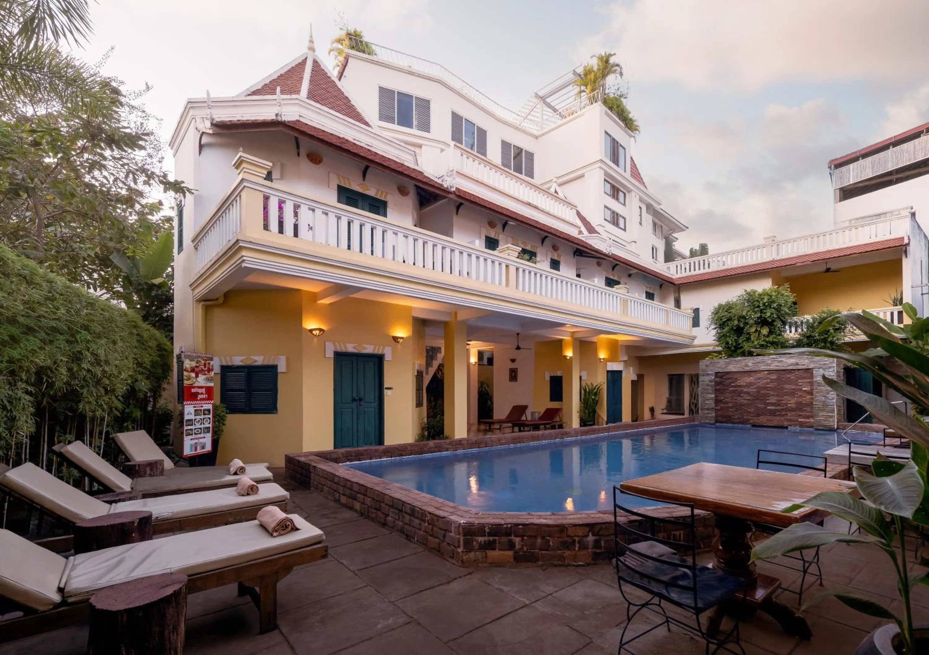 Property building in Residence Wat Damnak