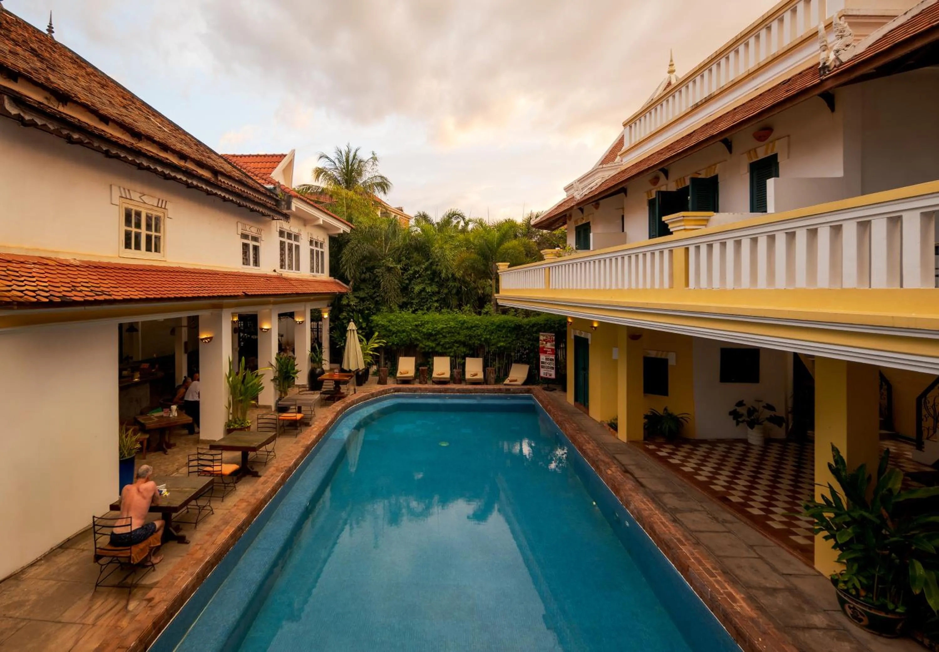 Swimming pool in Residence Wat Damnak