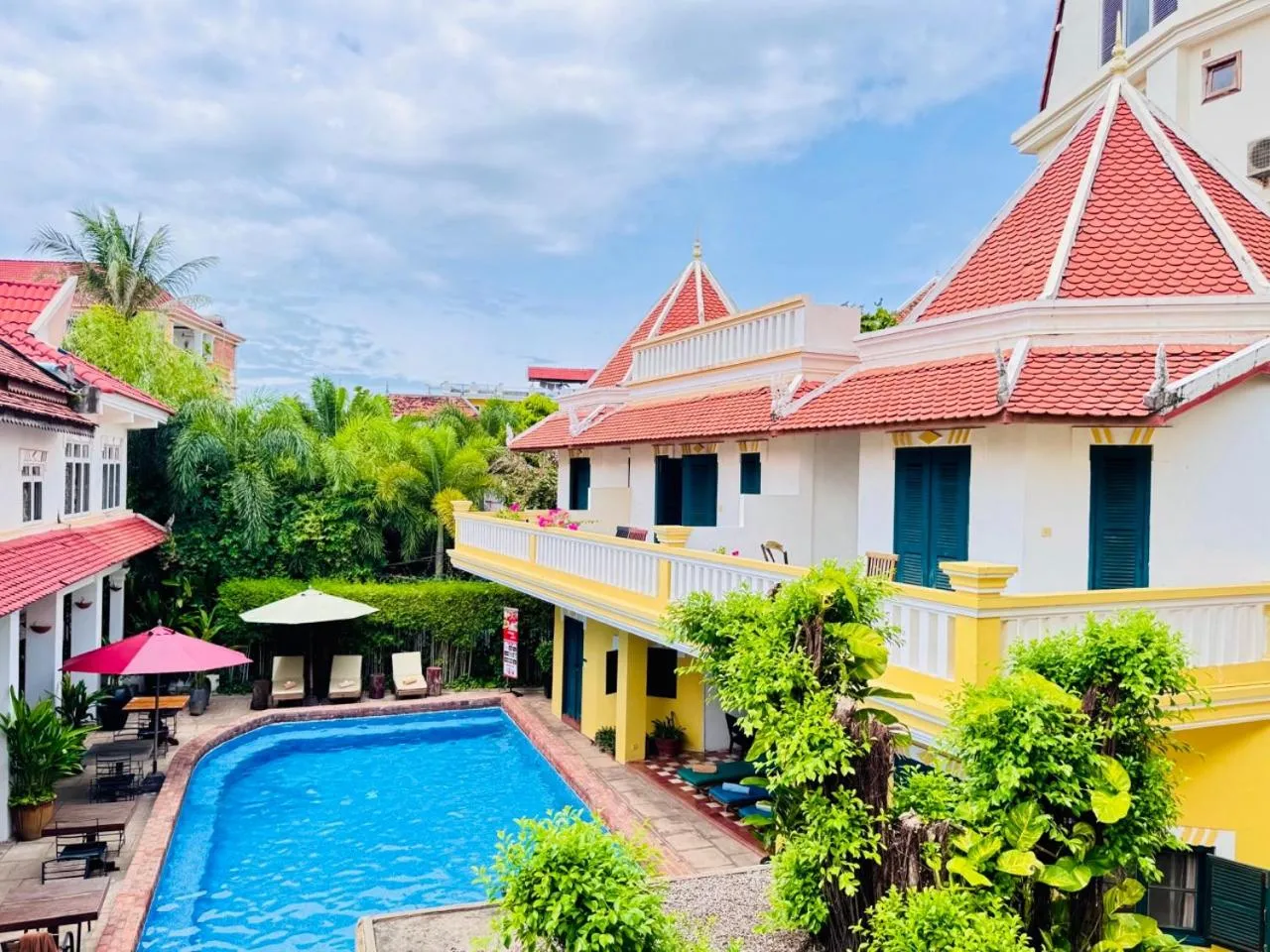 Swimming pool in Residence Wat Damnak