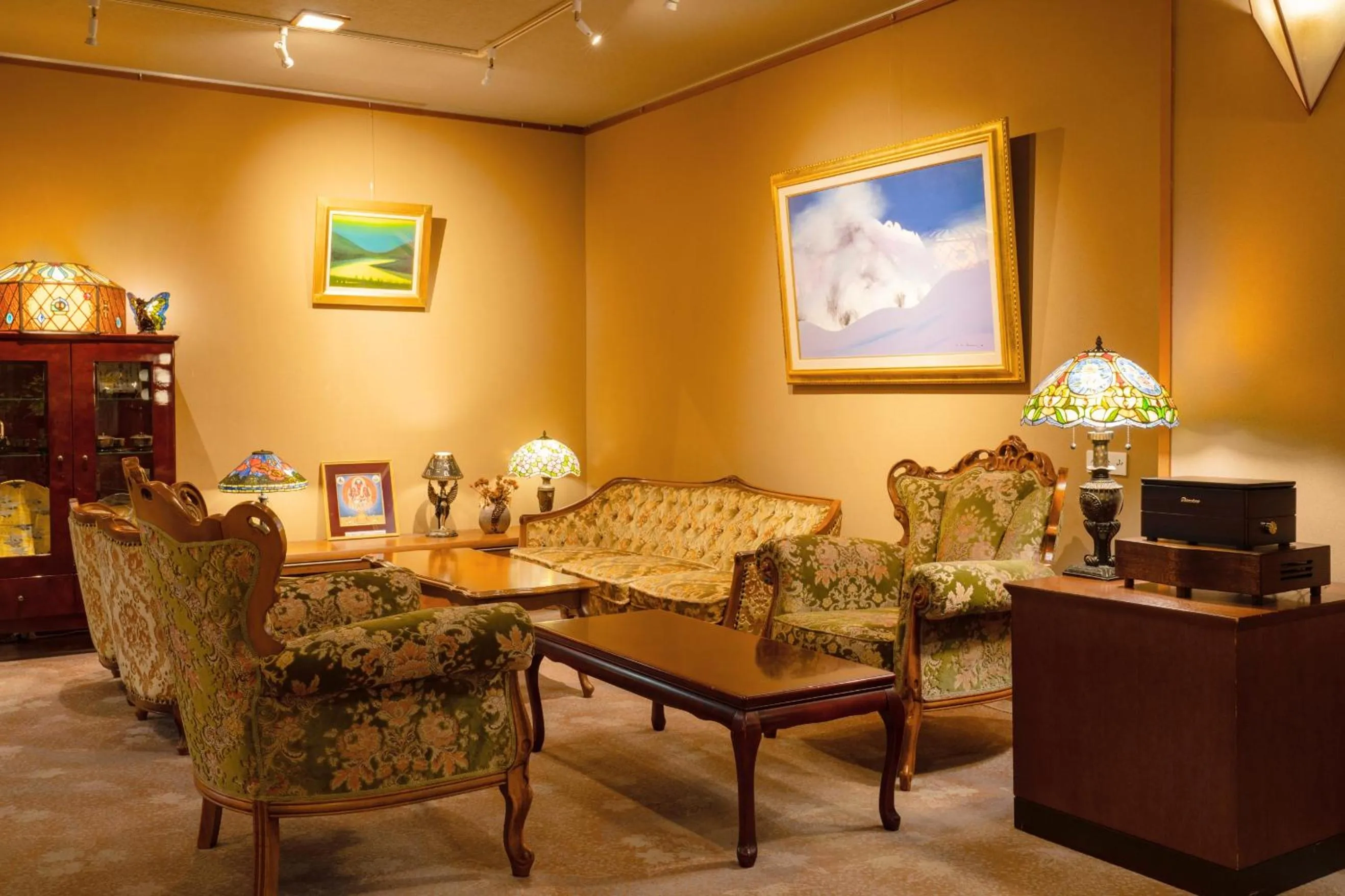 Communal lounge/ TV room in Hotel Hoho "A hotel overlooking the Echigo Plain and the Yahiko mountain range" formerly Hotel Oohashi Yakata-no-Yu