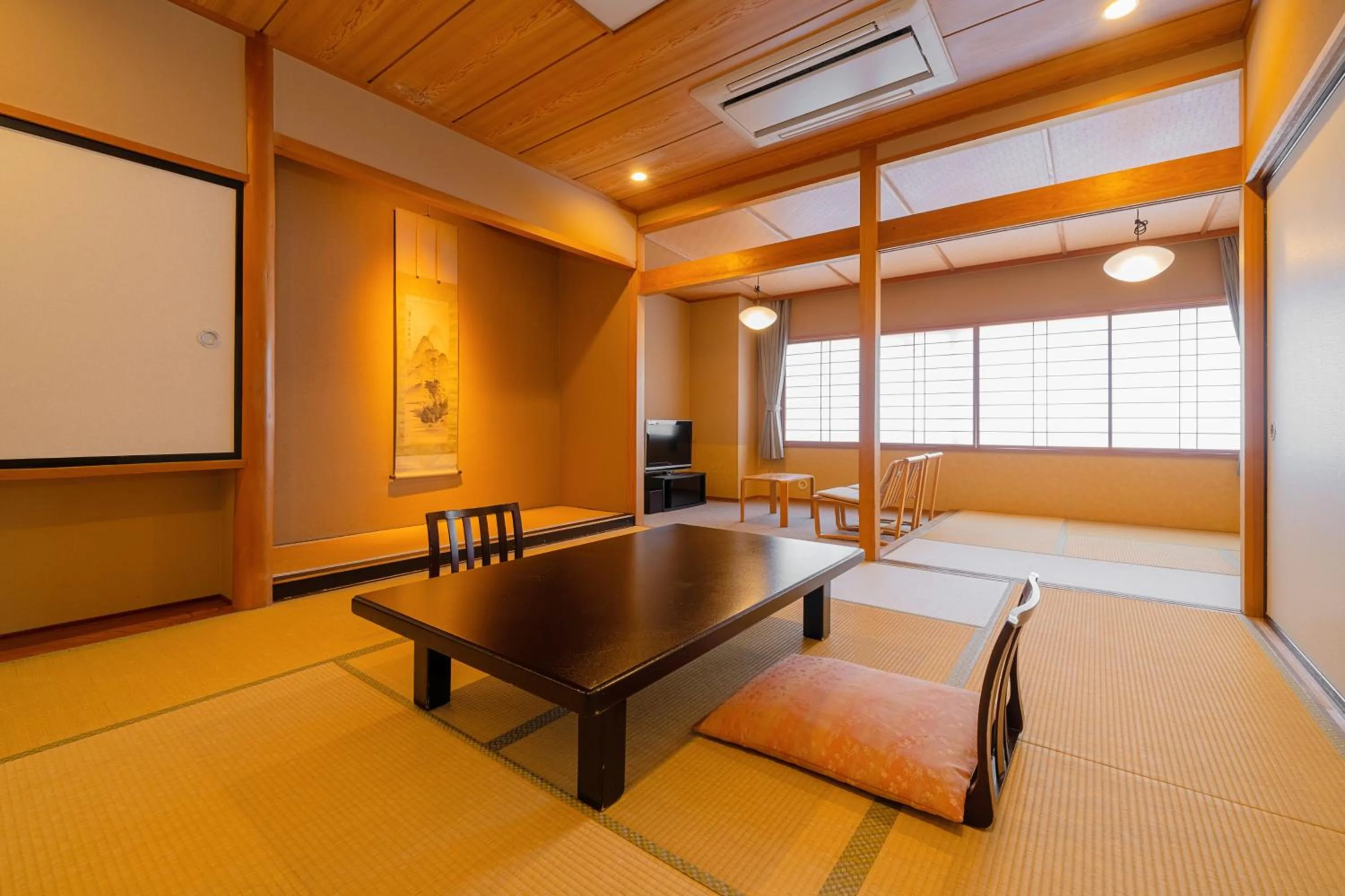 Shower in Hotel Hoho "A hotel overlooking the Echigo Plain and the Yahiko mountain range" formerly Hotel Oohashi Yakata-no-Yu