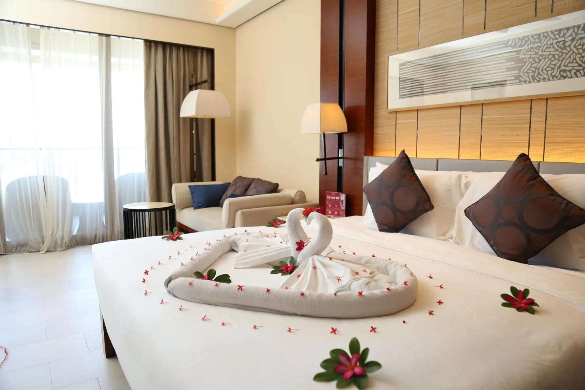 Photo of the whole room, Bed in Crowne Plaza Sanya City Center by IHG