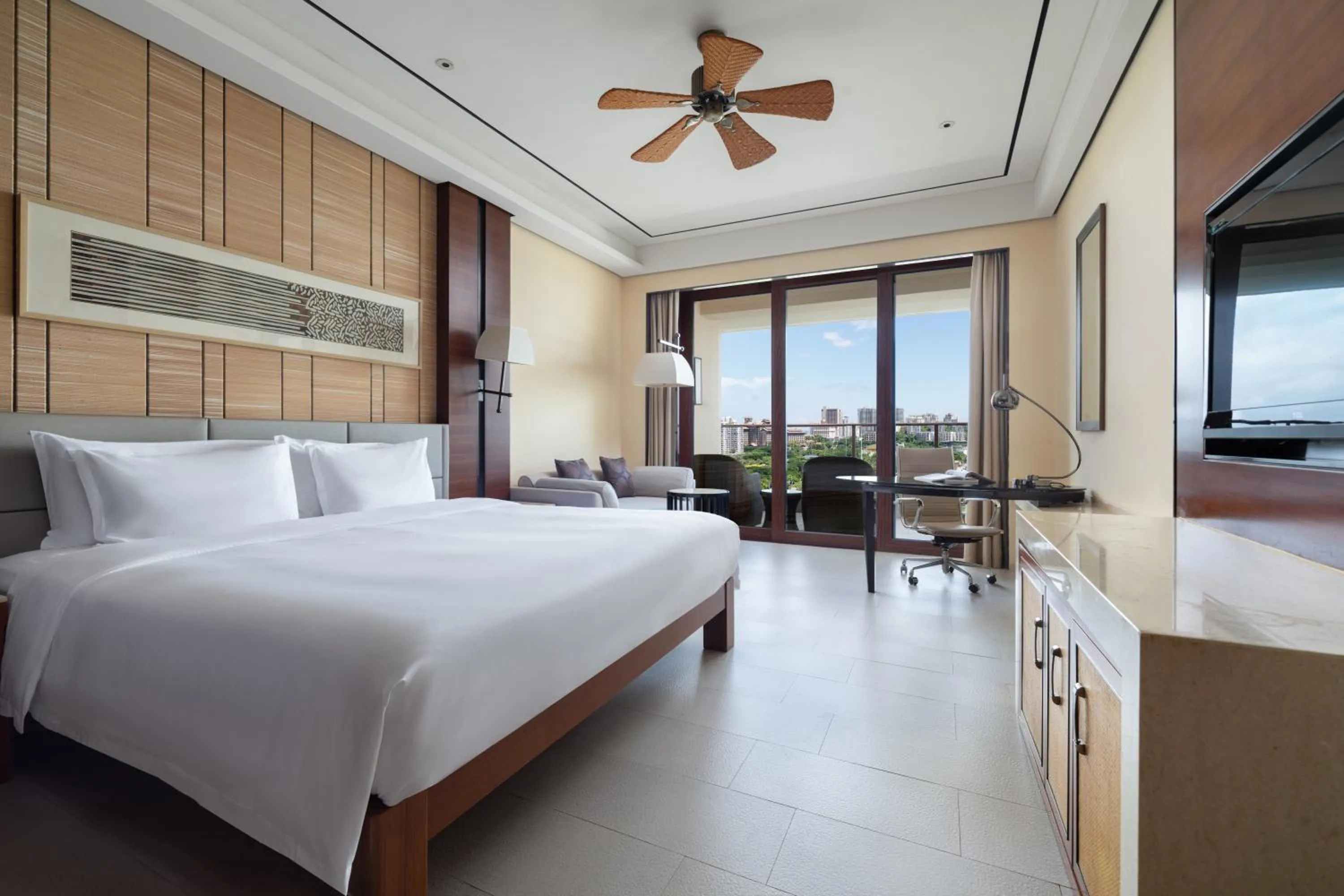 Bed in Crowne Plaza Sanya City Center by IHG