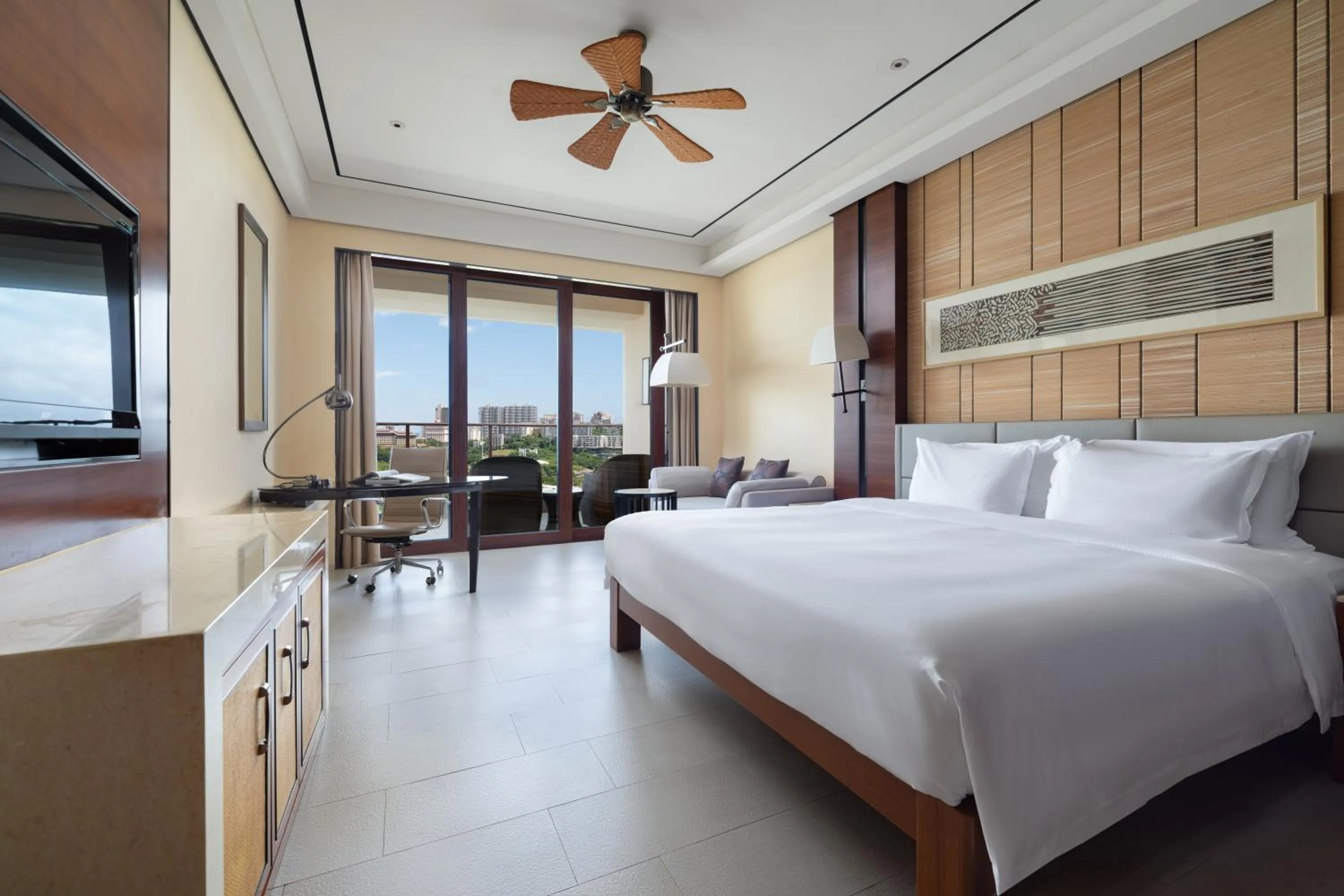Photo of the whole room, Bed in Crowne Plaza Sanya City Center by IHG