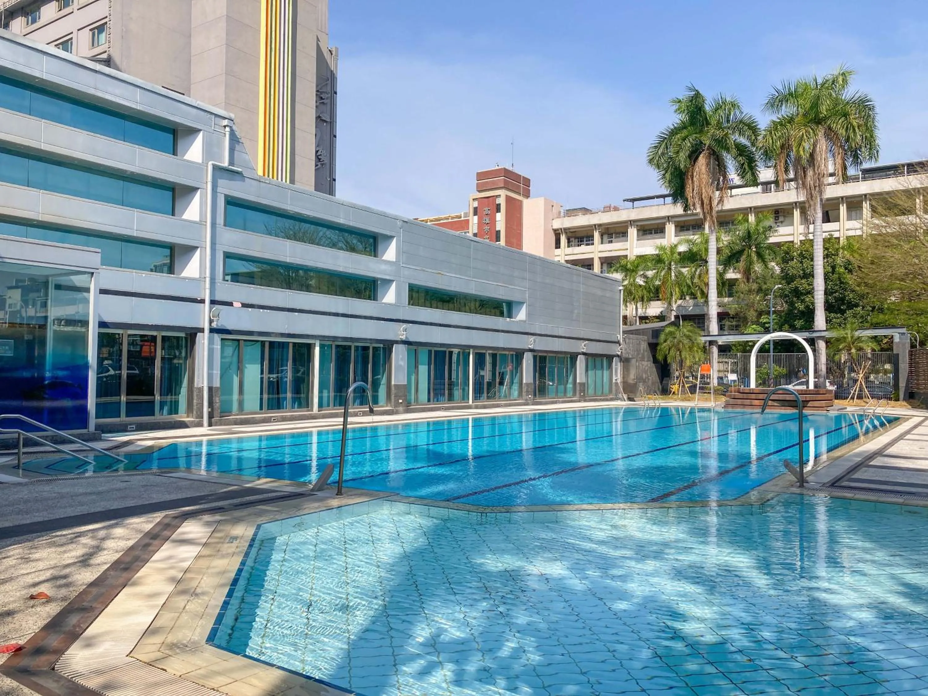 Swimming pool in Guide Hotel Kaohsiung Liuhe
