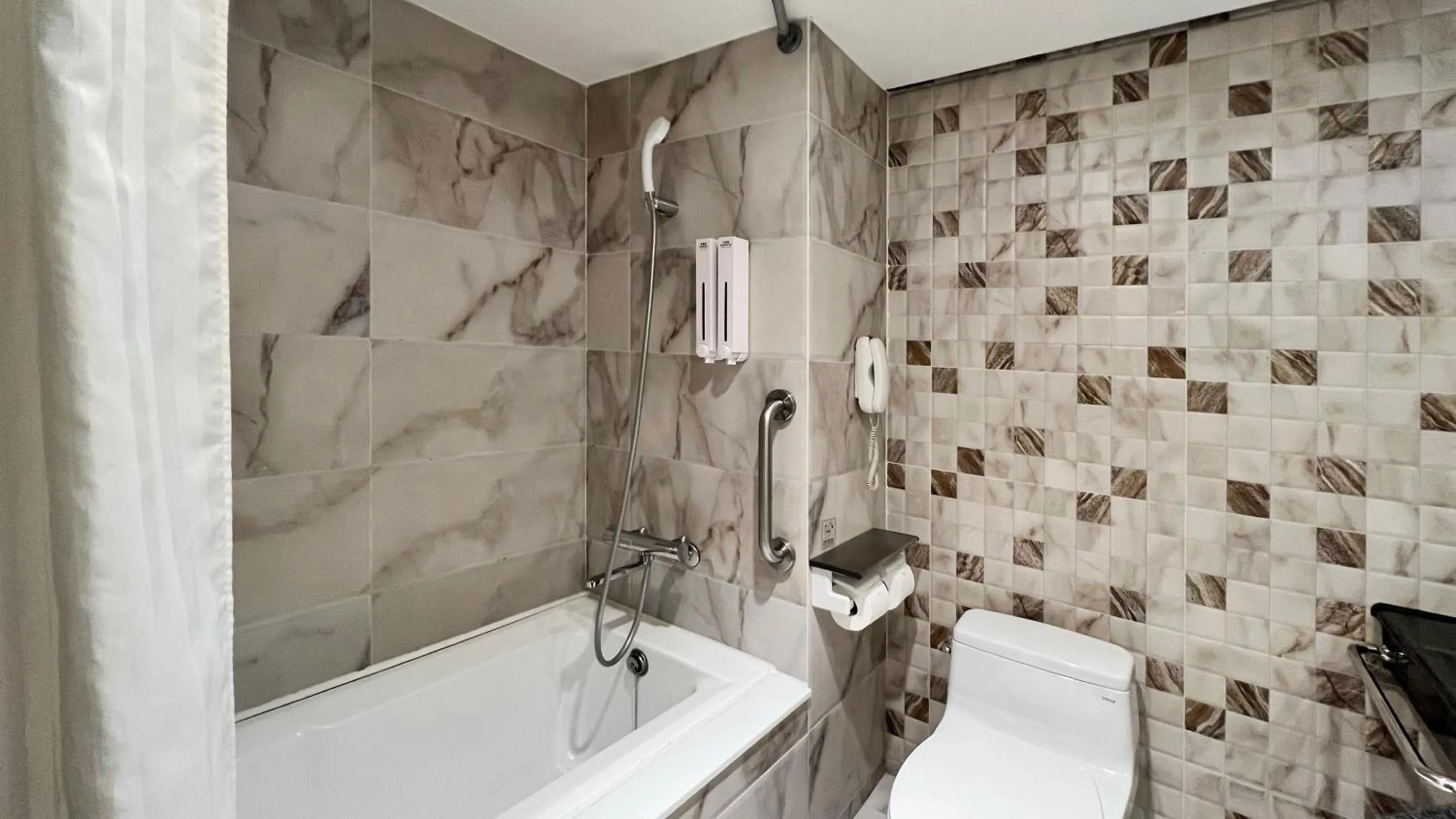 Bathroom in Guide Hotel Kaohsiung Liuhe