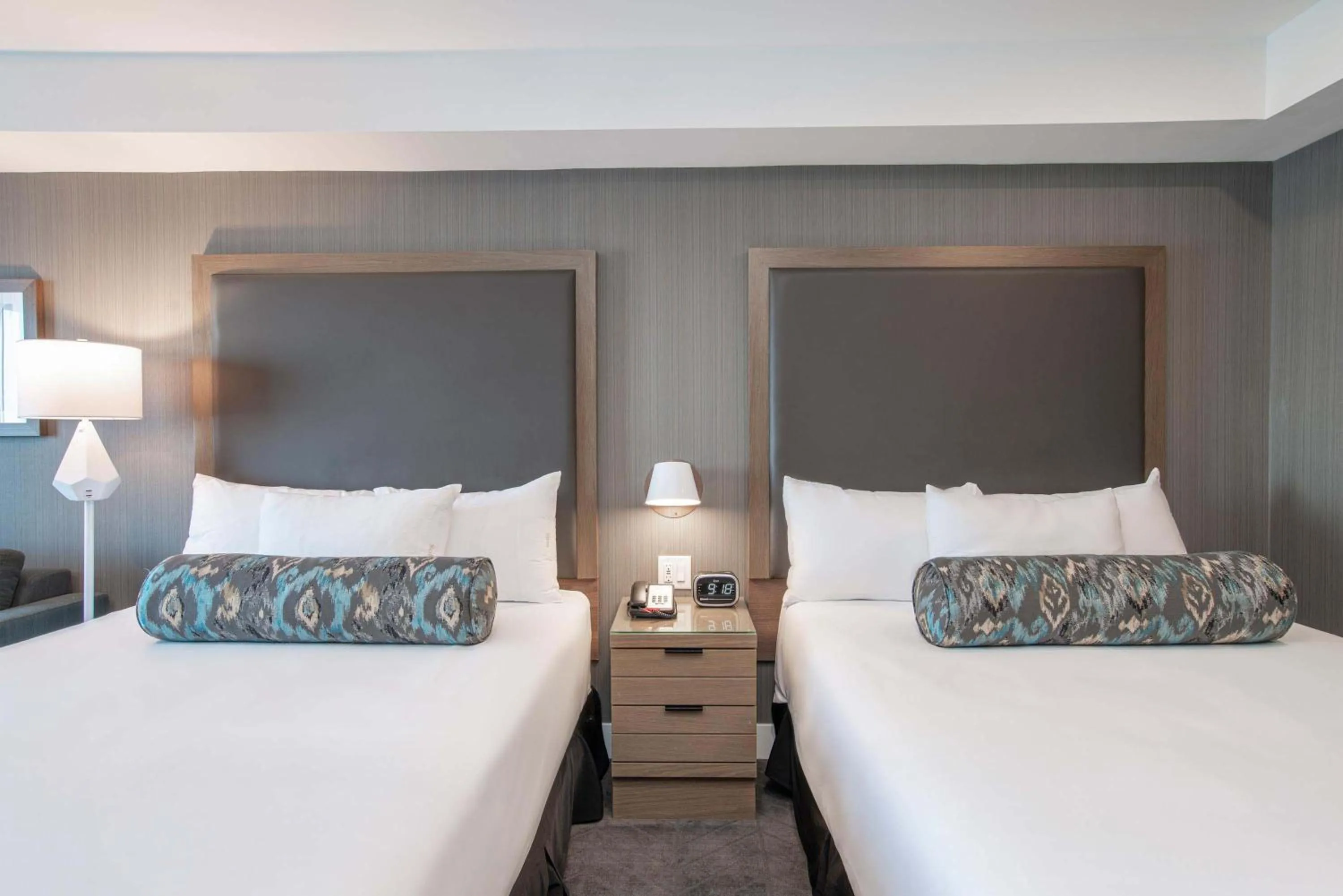 Photo of the whole room, Bed in Sandman Signature Ottawa Airport Hotel