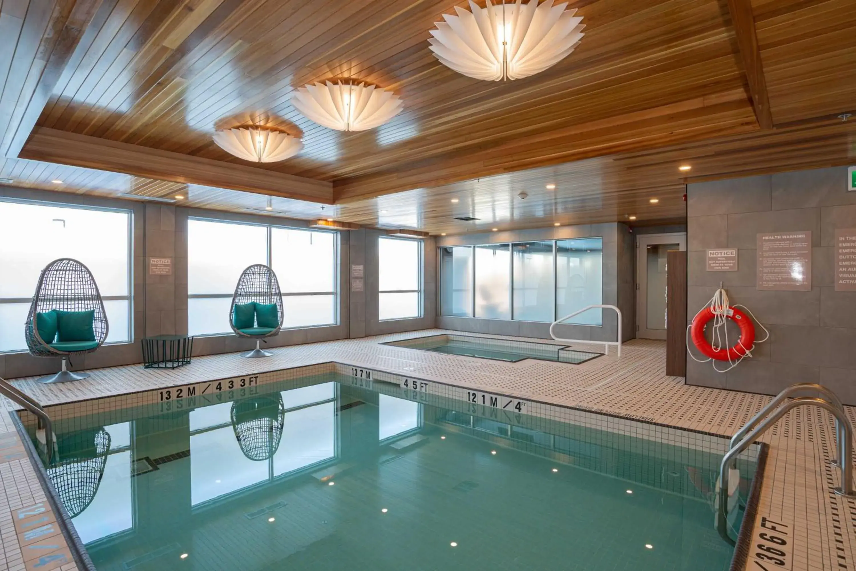 Swimming pool in Sandman Signature Ottawa Airport Hotel Swimming pool in Sandman Signature Ottawa Airport Hotel