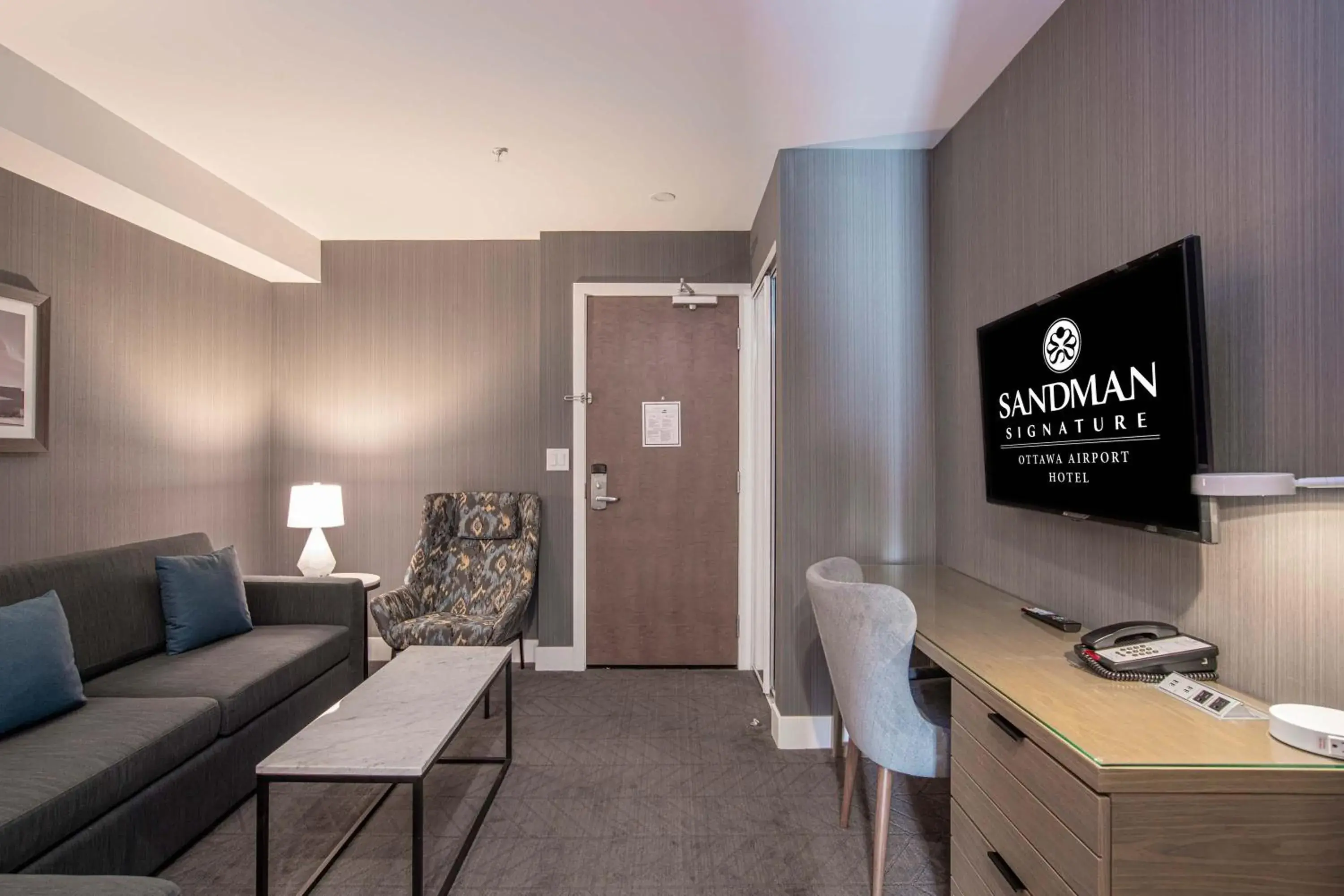 Photo of the whole room in Sandman Signature Ottawa Airport Hotel Photo of the whole room in Sandman Signature Ottawa Airport Hotel