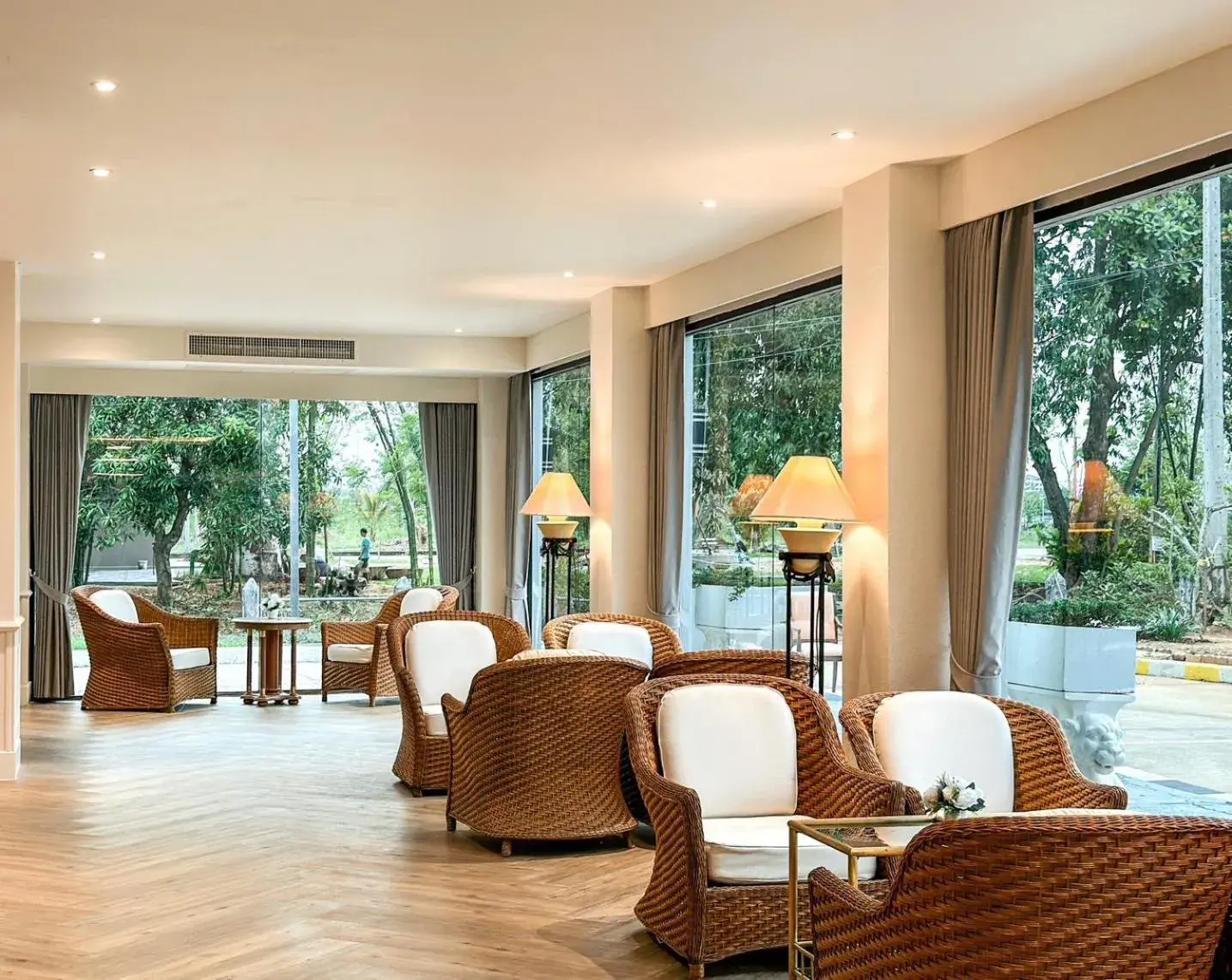 Seating area in Rua Rasada Express Seating area in Rua Rasada Express