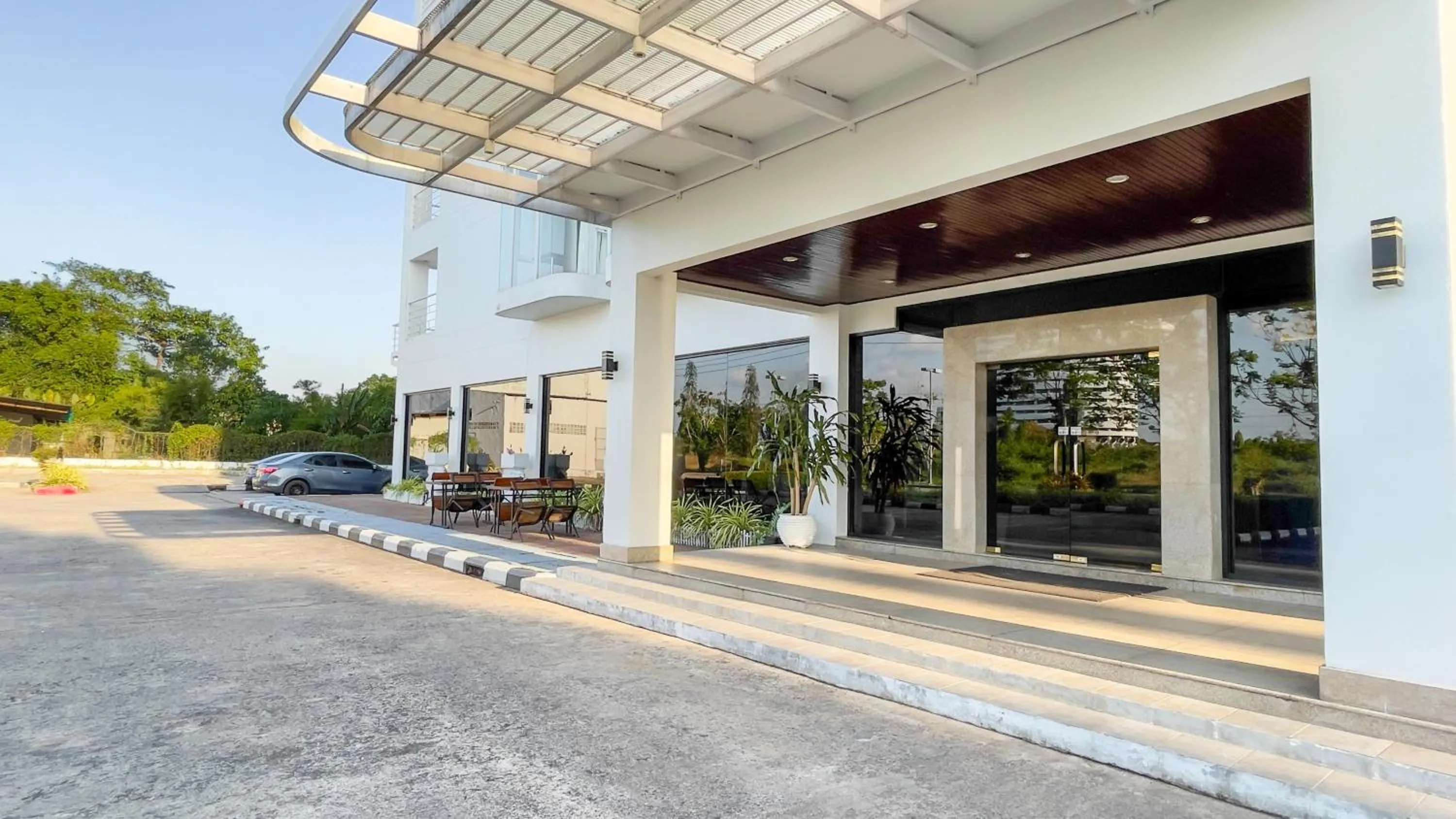 Facade/entrance in Rua Rasada Express