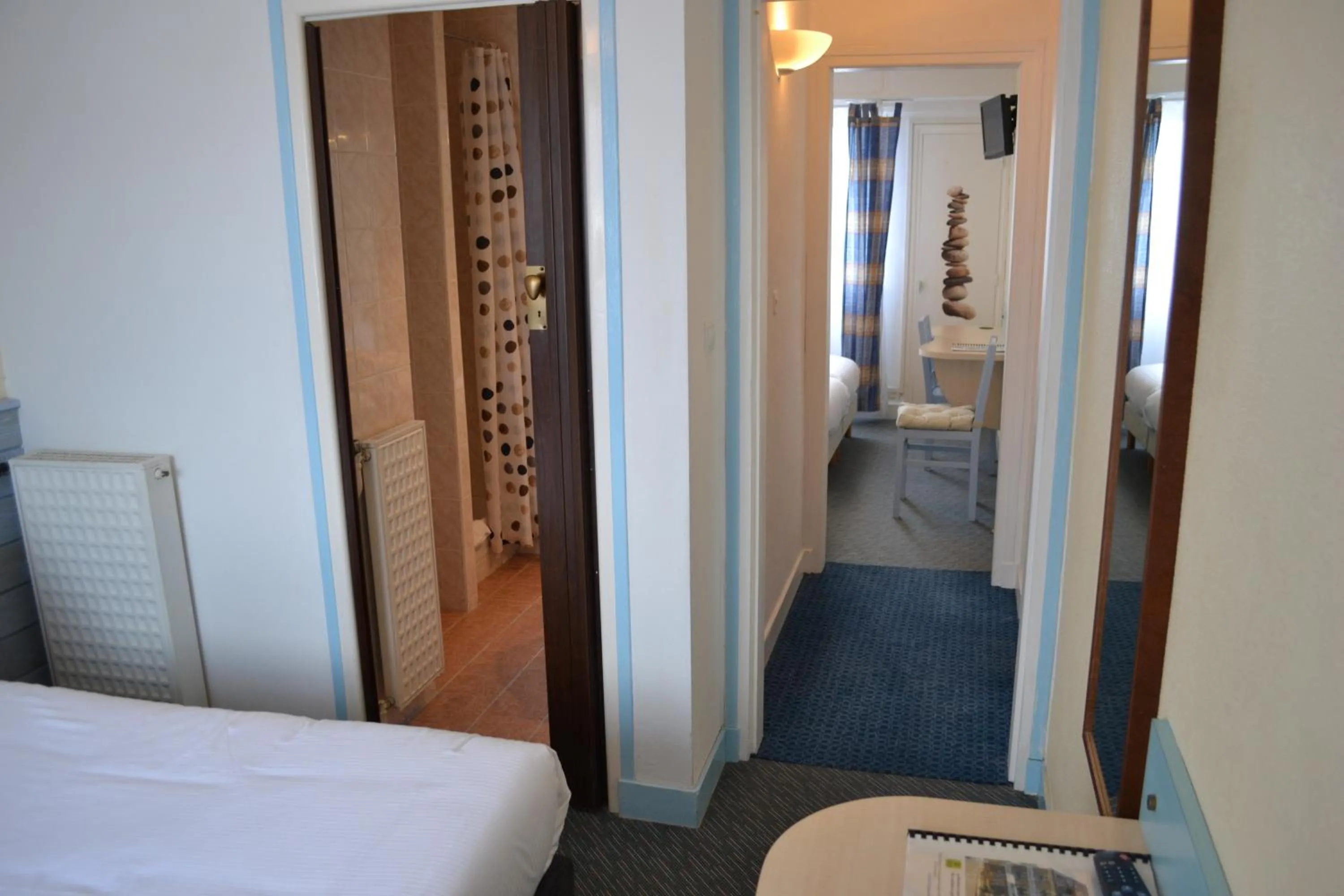 Bed in Hotel De Bretagne