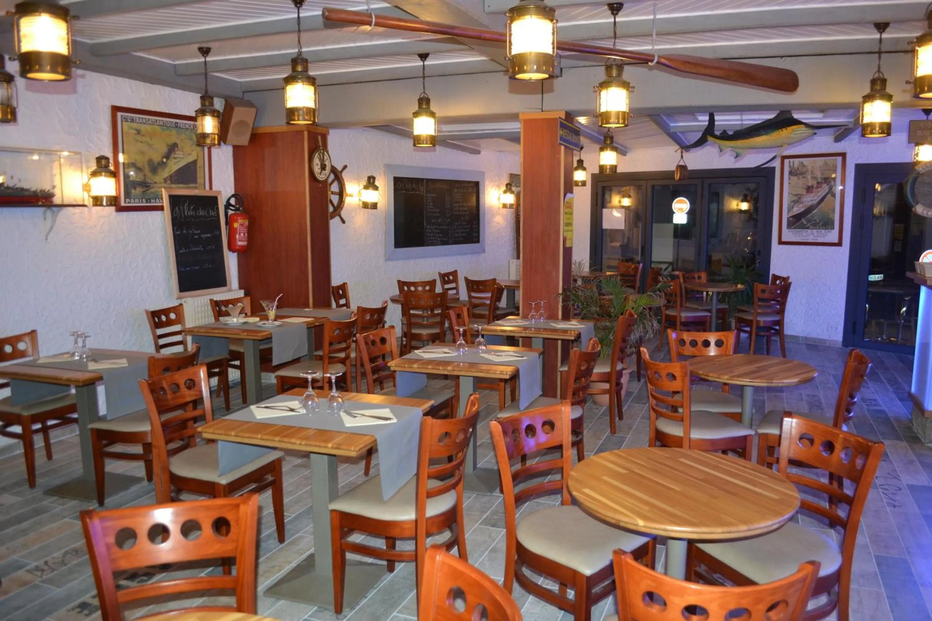 Restaurant/places to eat in Hotel De Bretagne