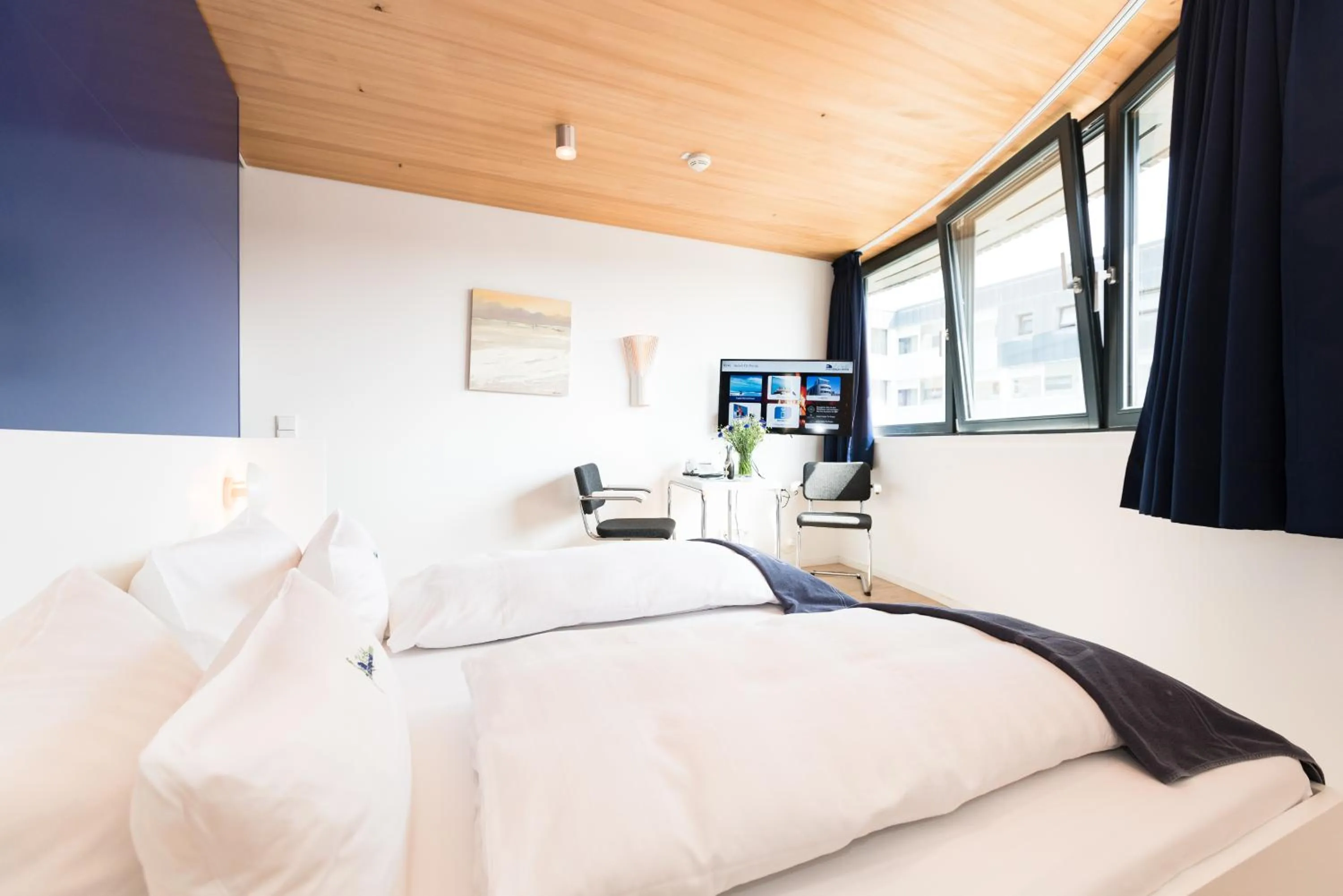 Day, Bed in Hotel Niedersachsen