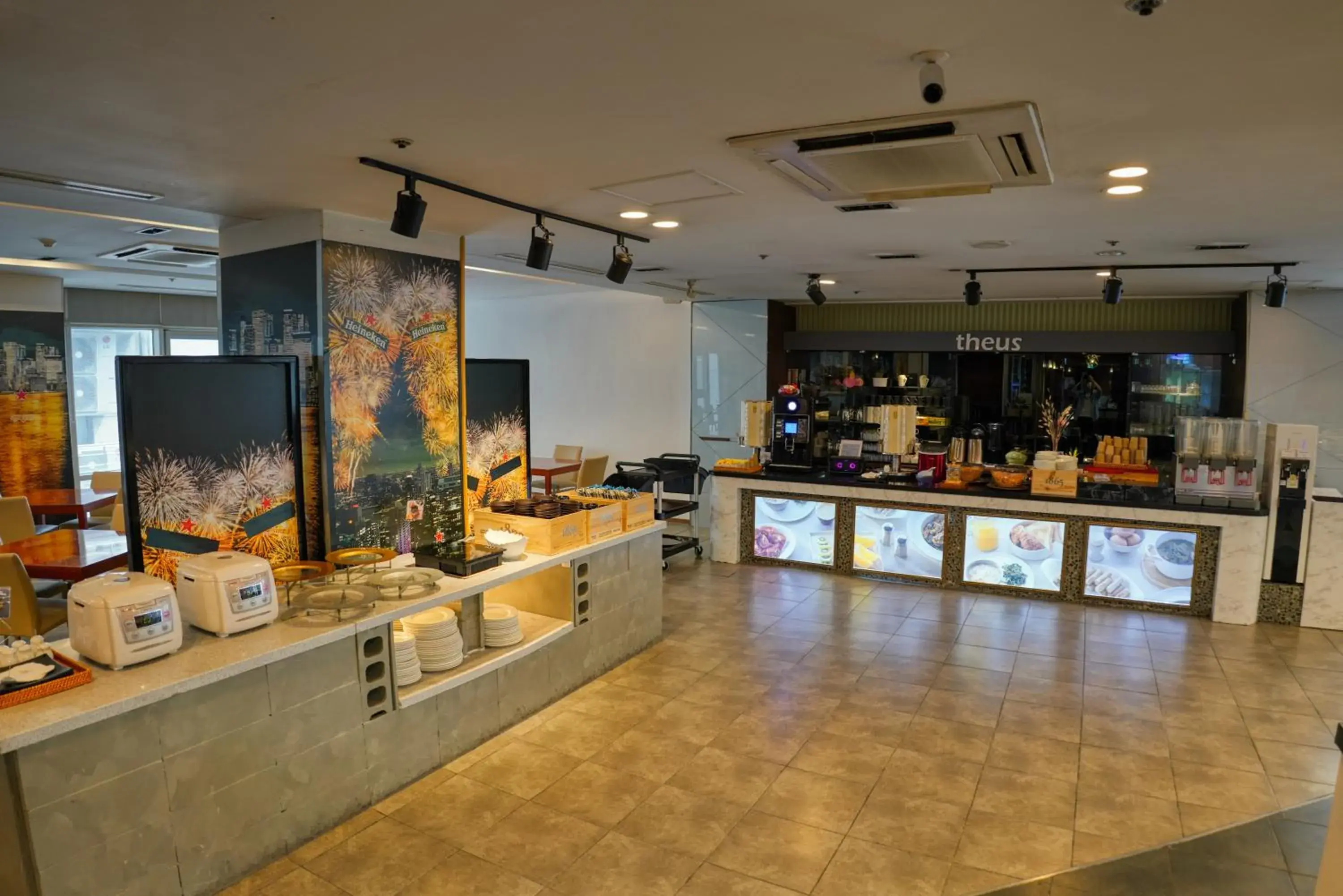 Restaurant/places to eat in Sun Cloud Hotel Restaurant/places to eat in Sun Cloud Hotel