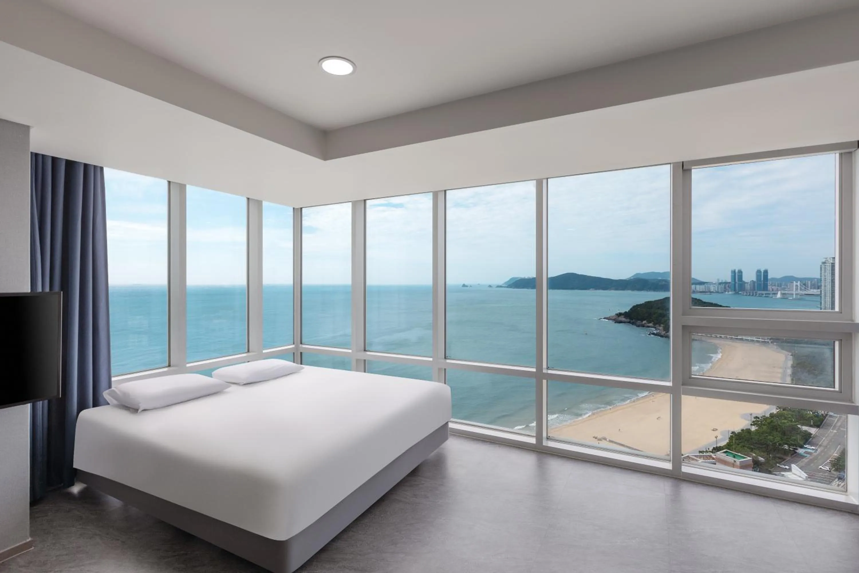 Sea view, Bed in Sun Cloud Hotel