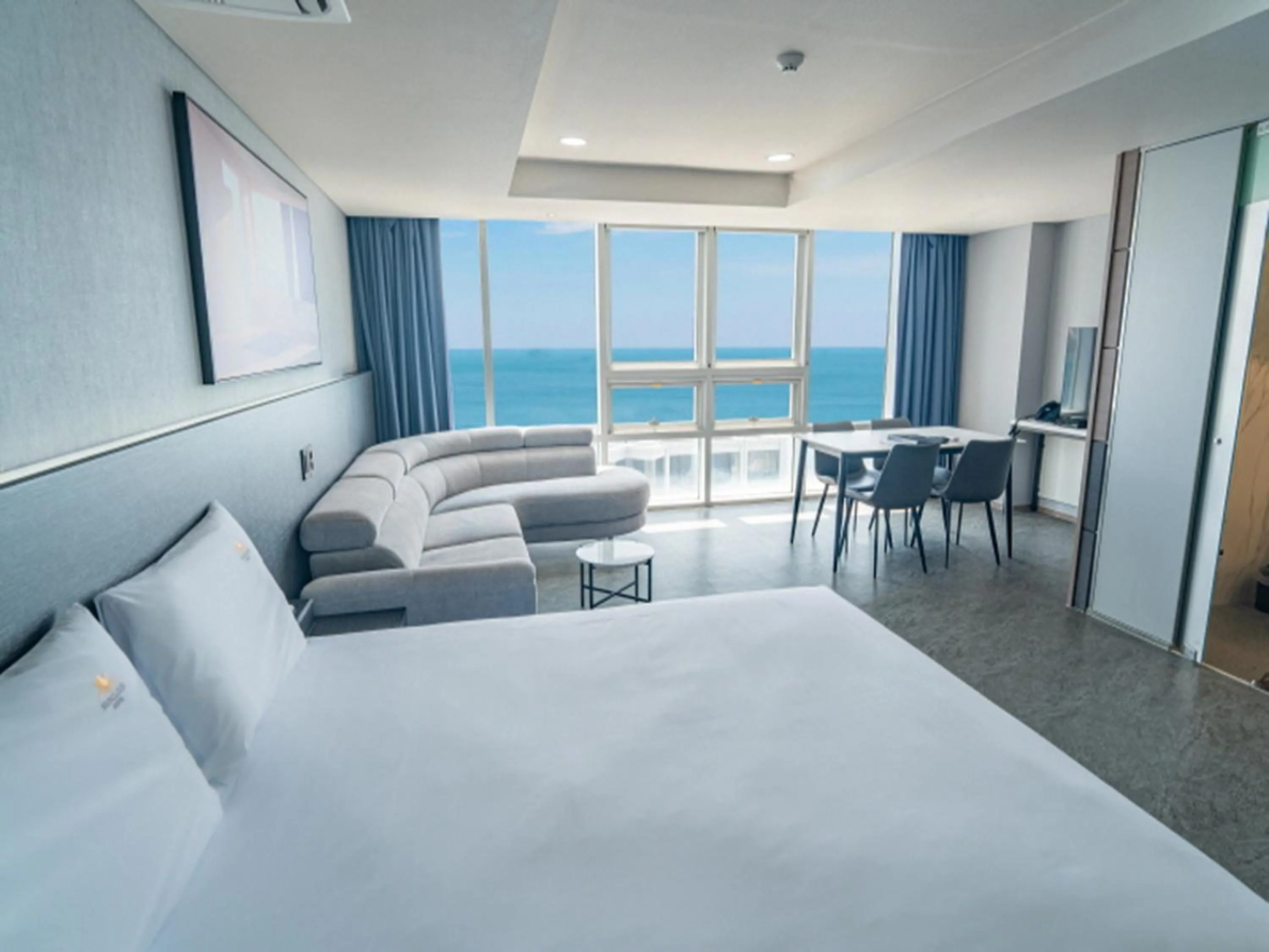 Sea view, Bed in Sun Cloud Hotel