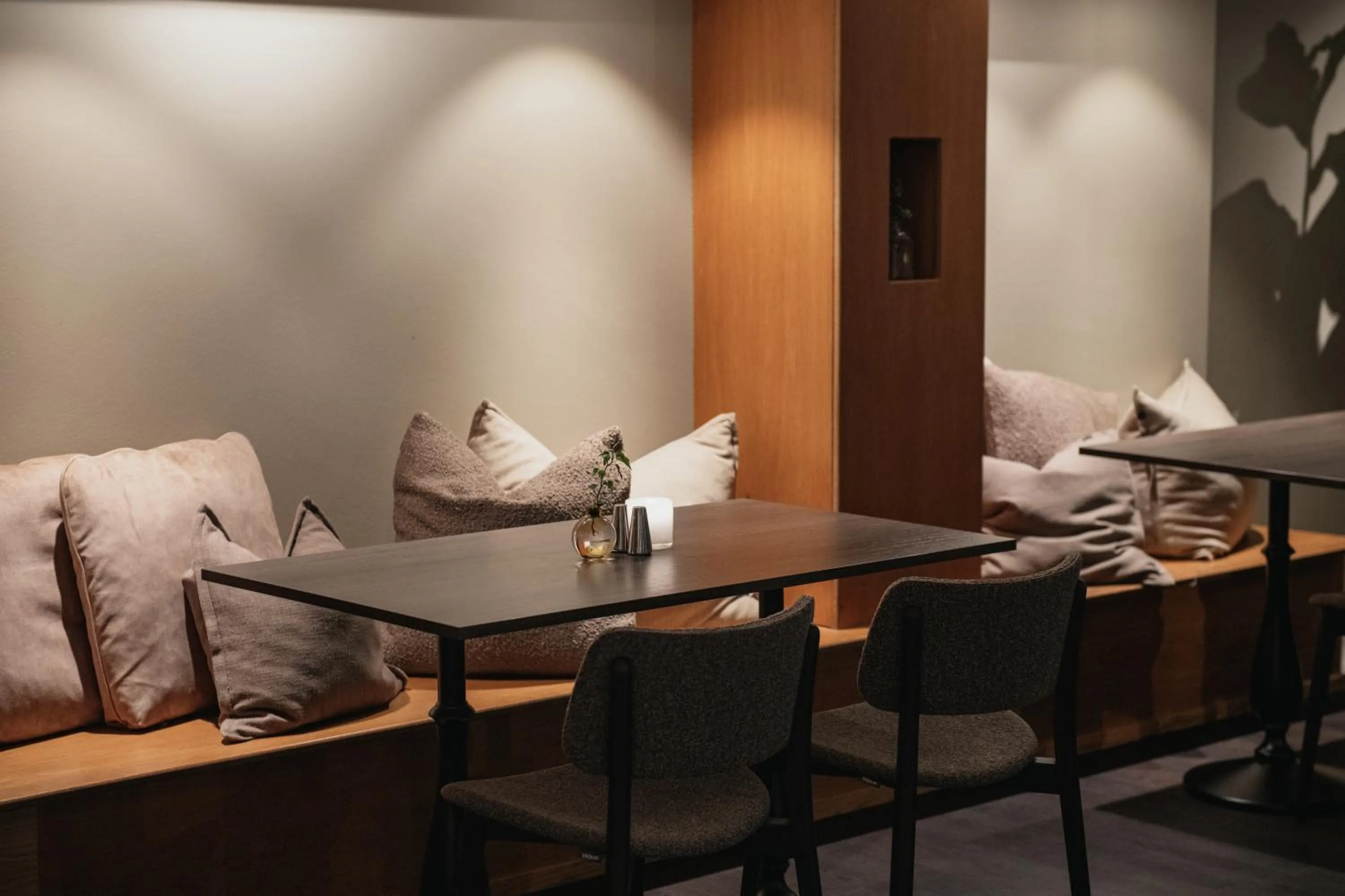 Restaurant/places to eat in Home Hotel Mektagonen