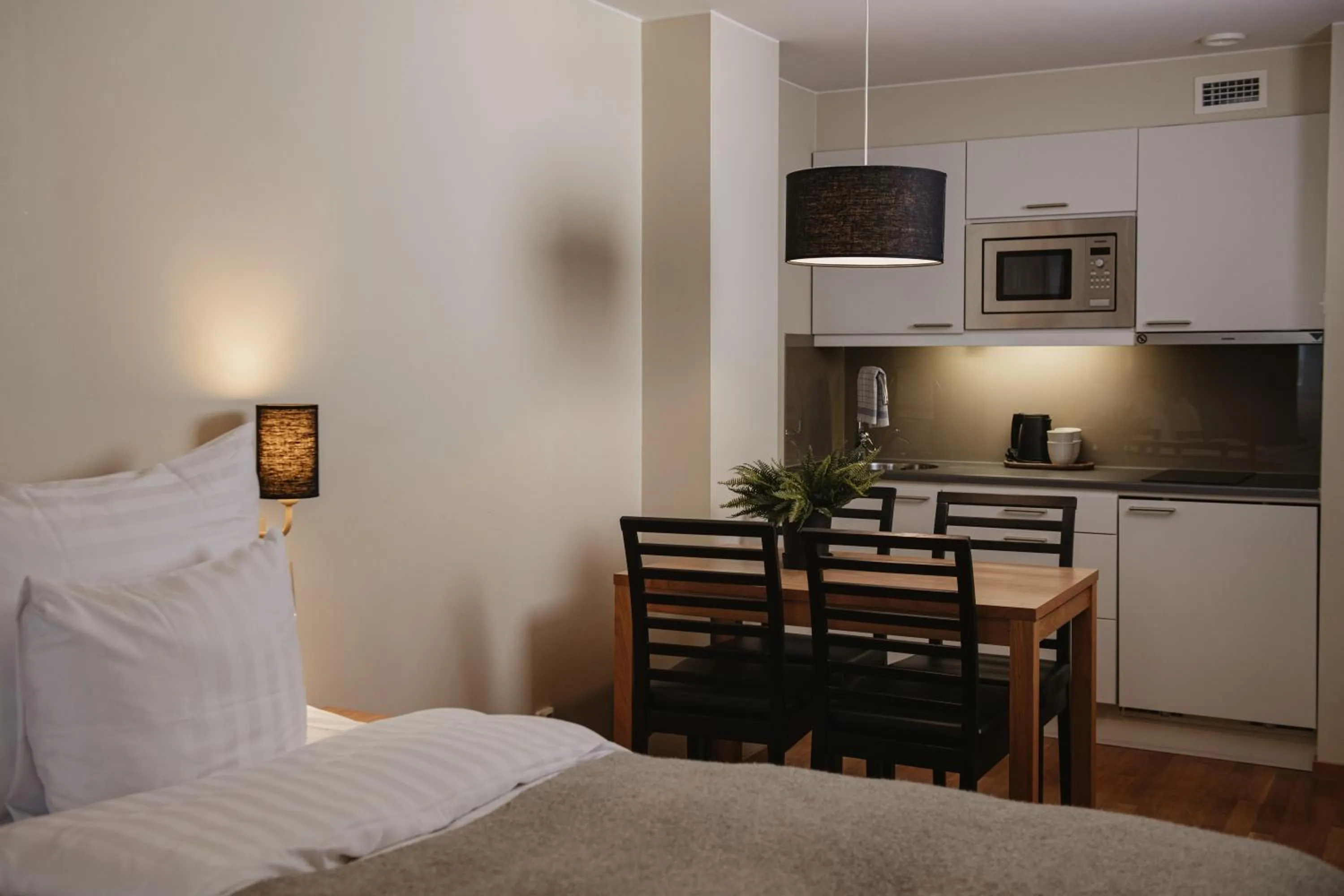 Kitchen or kitchenette, Bed in Home Hotel Mektagonen