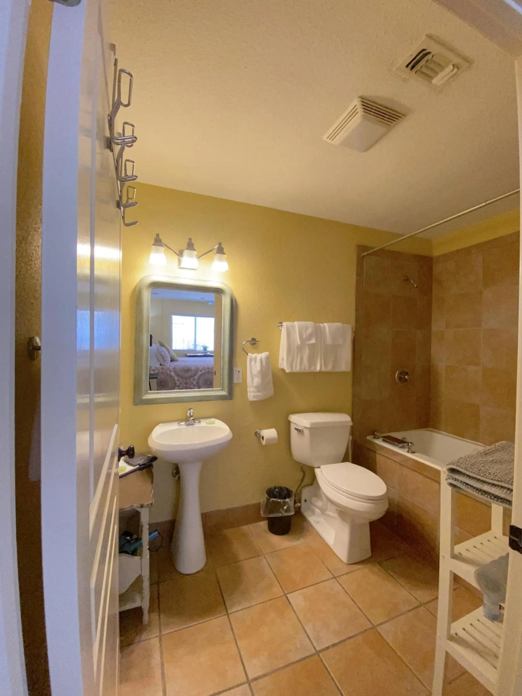 Classic Quadruple Room in Comal Inn