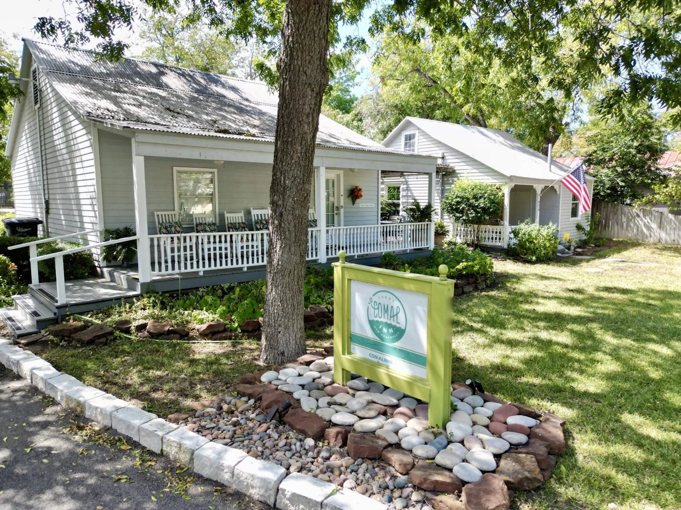 Facade/entrance in Comal Inn