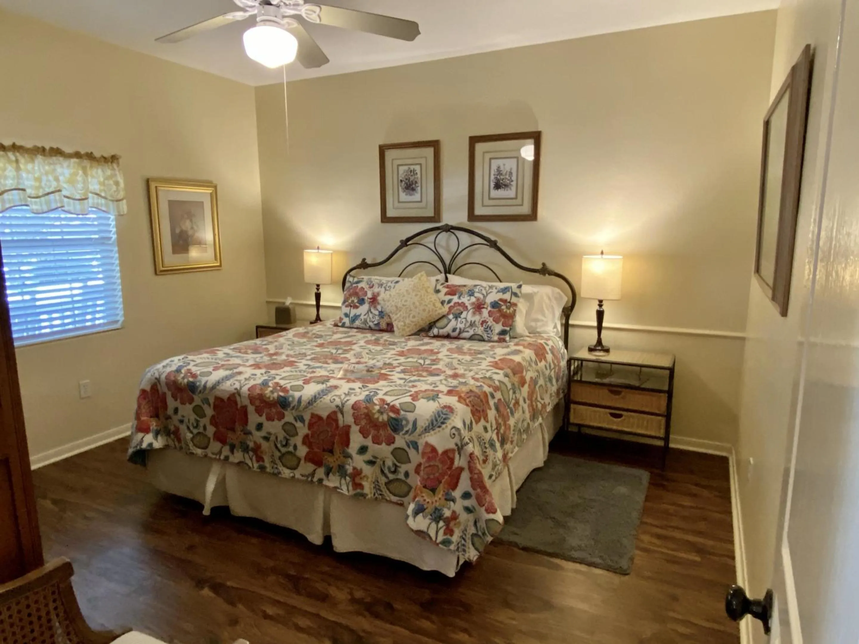 Bedroom, Bed in Comal Inn