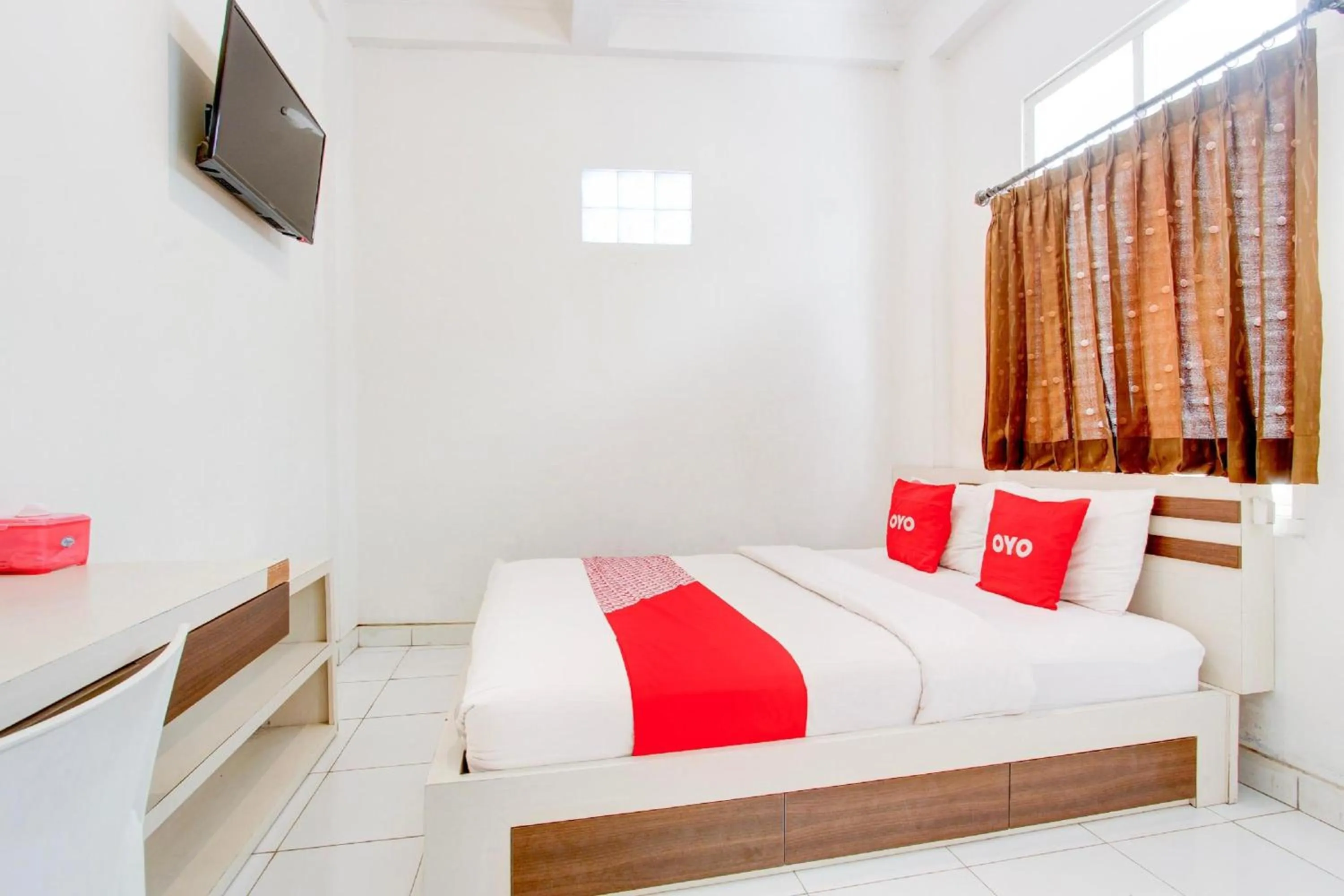 View (from property/room), Bed in Hotel O Wisma Arya 2