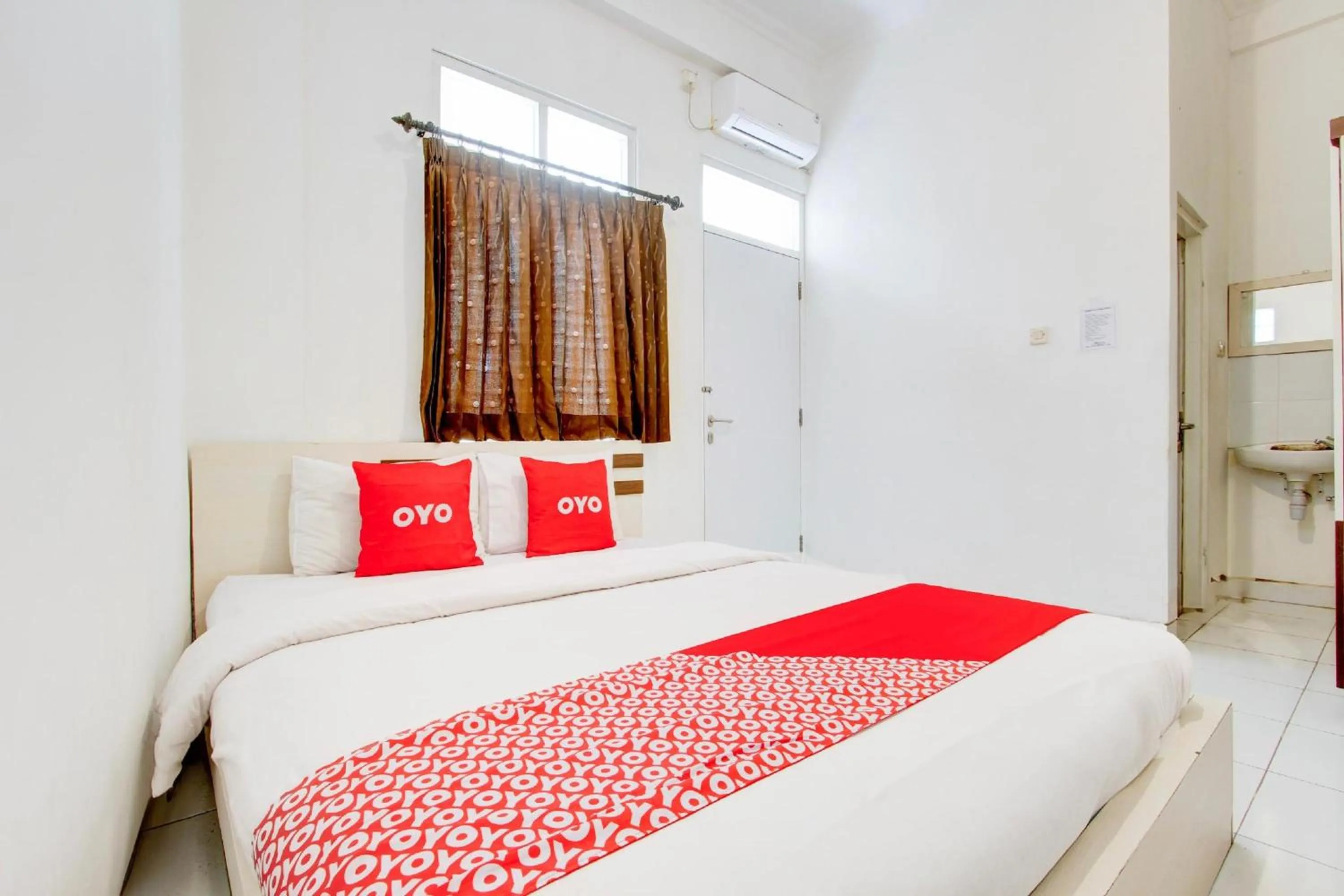 Photo of the whole room, Bed in Hotel O Wisma Arya 2