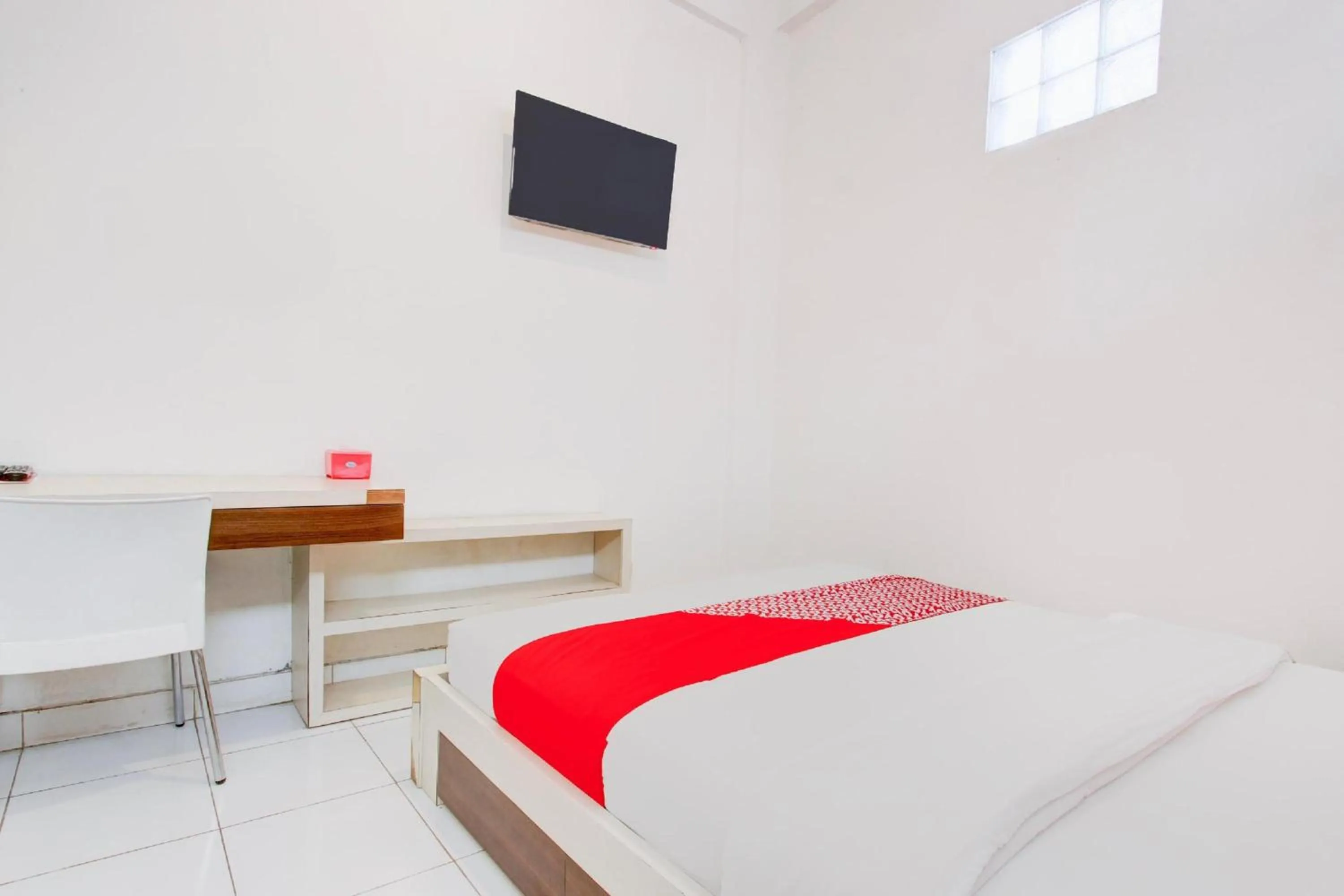 Photo of the whole room, Bed in Hotel O Wisma Arya 2