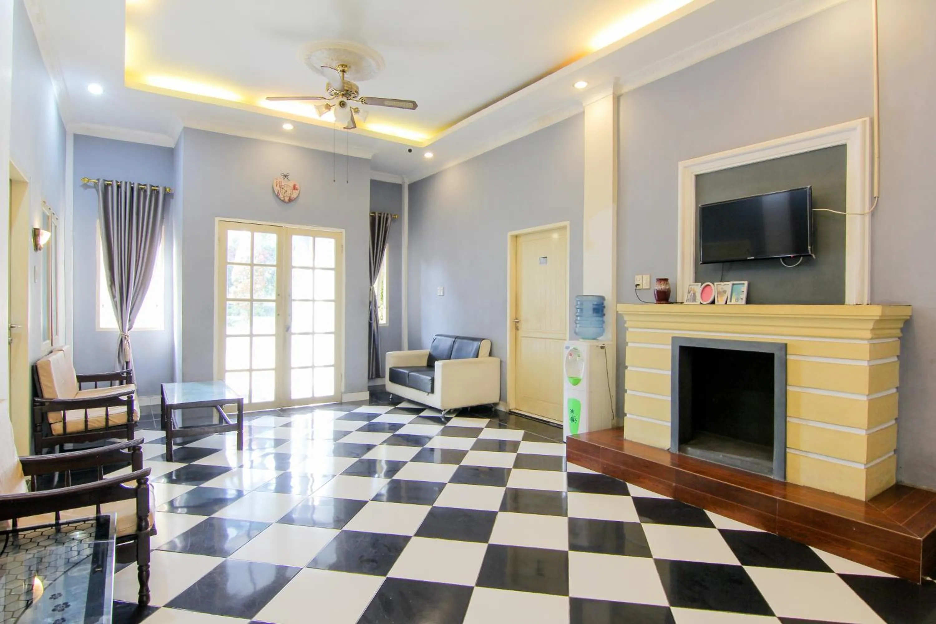 Communal lounge/ TV room in Trans Bandara Residence