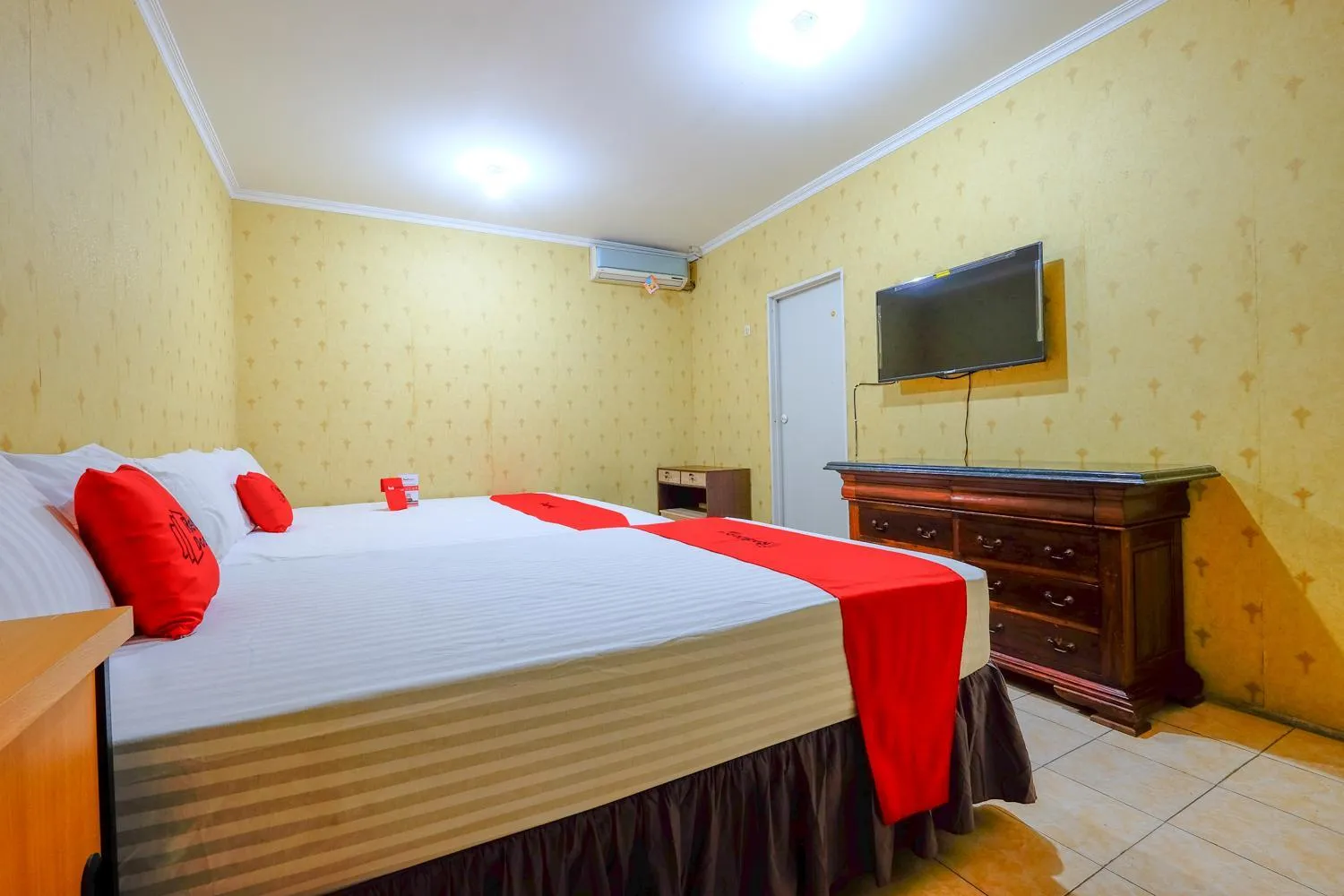 Bed in RedDoorz near Universitas Diponegoro Semarang