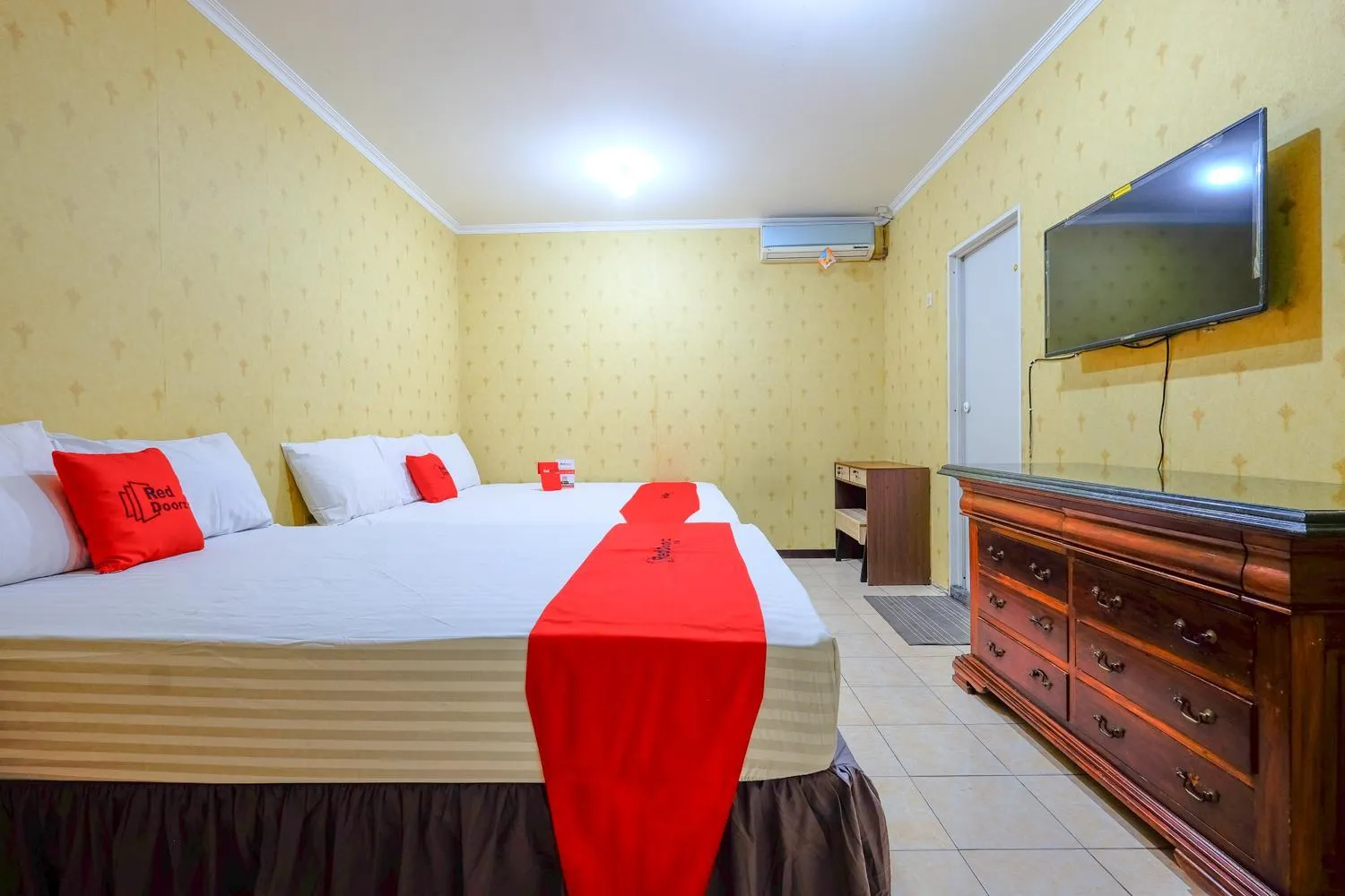 Bed in RedDoorz near Universitas Diponegoro Semarang