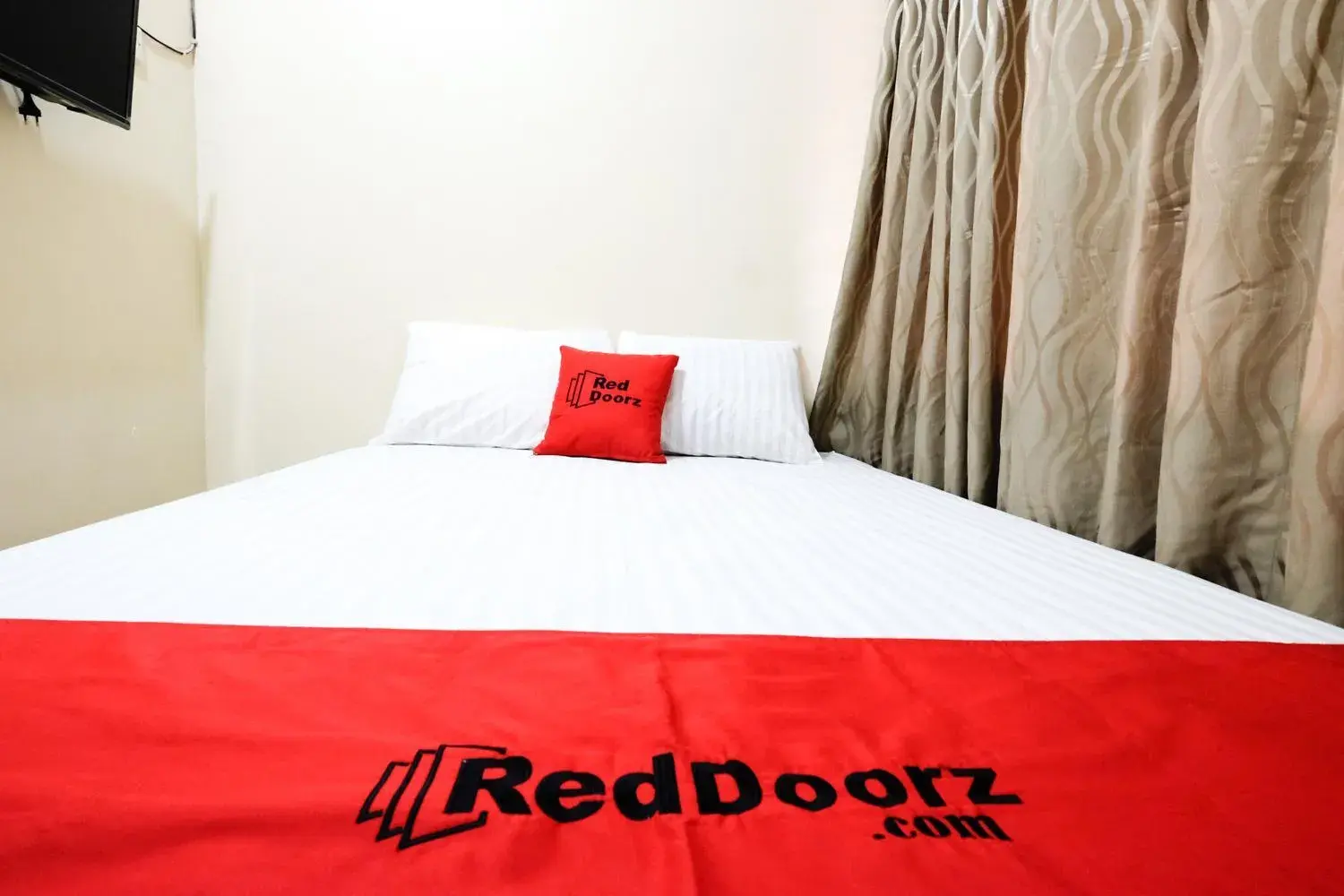 Double Room in RedDoorz near Universitas Diponegoro Semarang Double Room in RedDoorz near Universitas Diponegoro Semarang