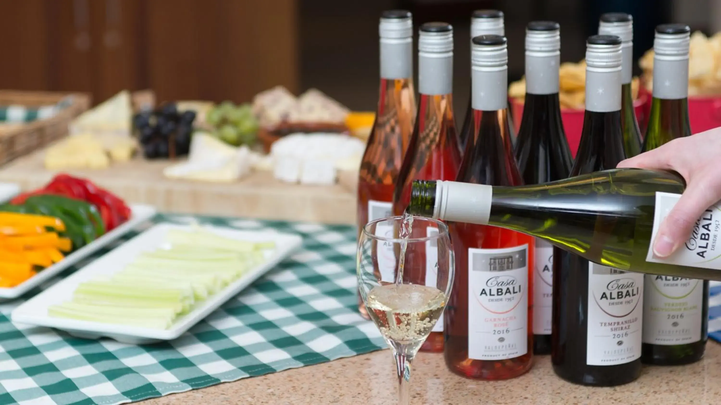 Lounge or bar in Staybridge Suites Newcastle by IHG Lounge or bar in Staybridge Suites Newcastle by IHG