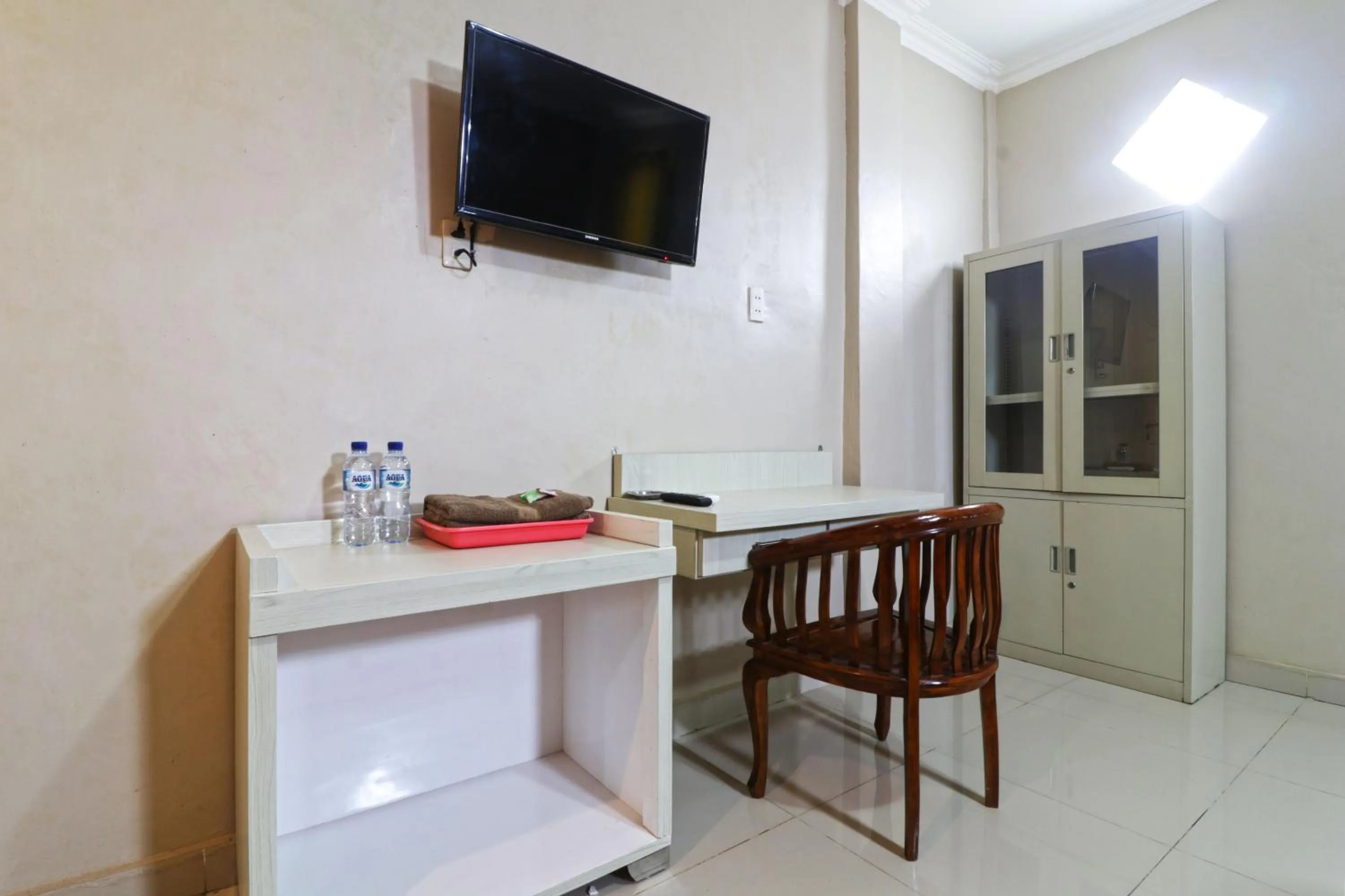 TV and multimedia in Hotel Graha Soeltan