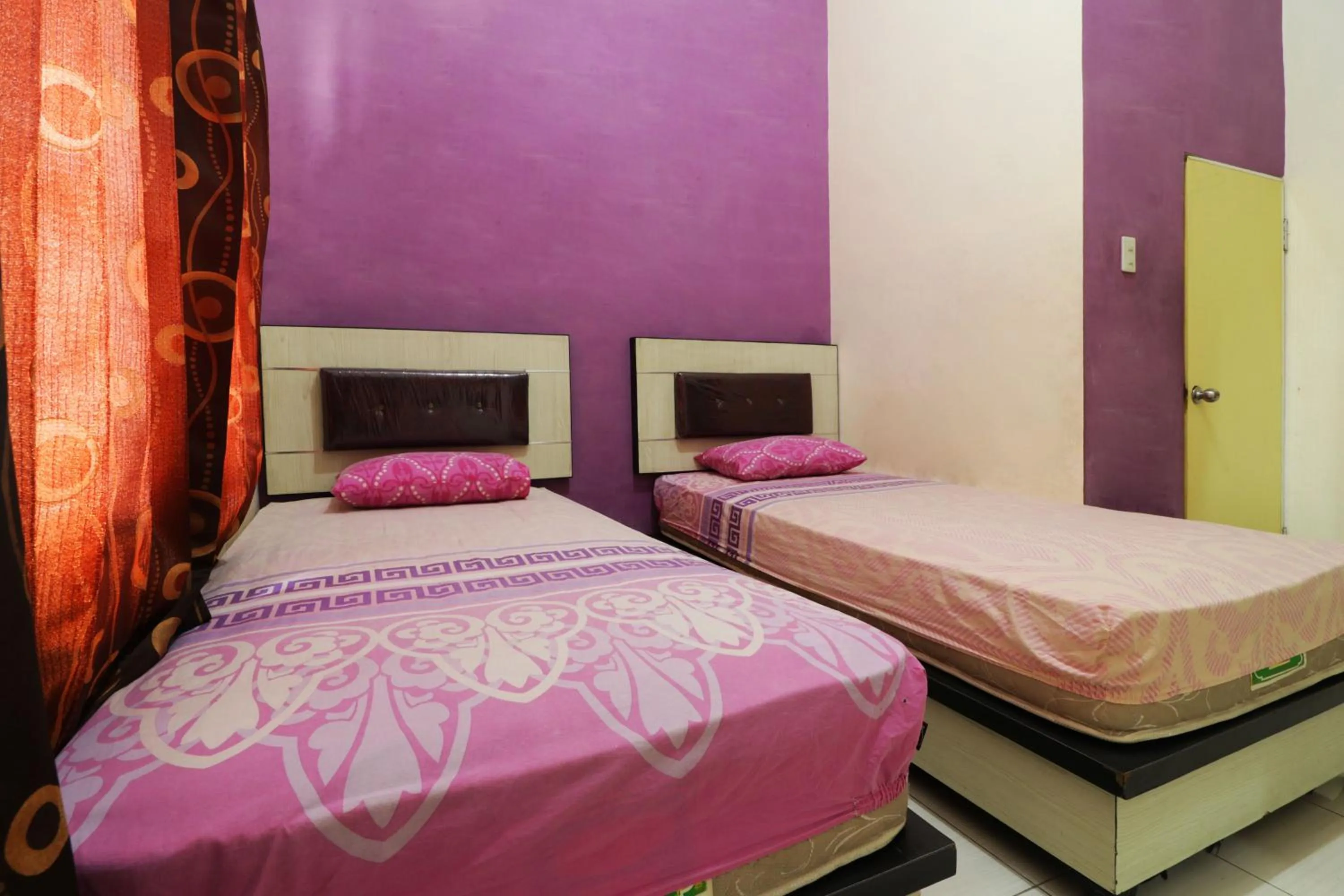 Bedroom, Bed in Hotel Graha Soeltan