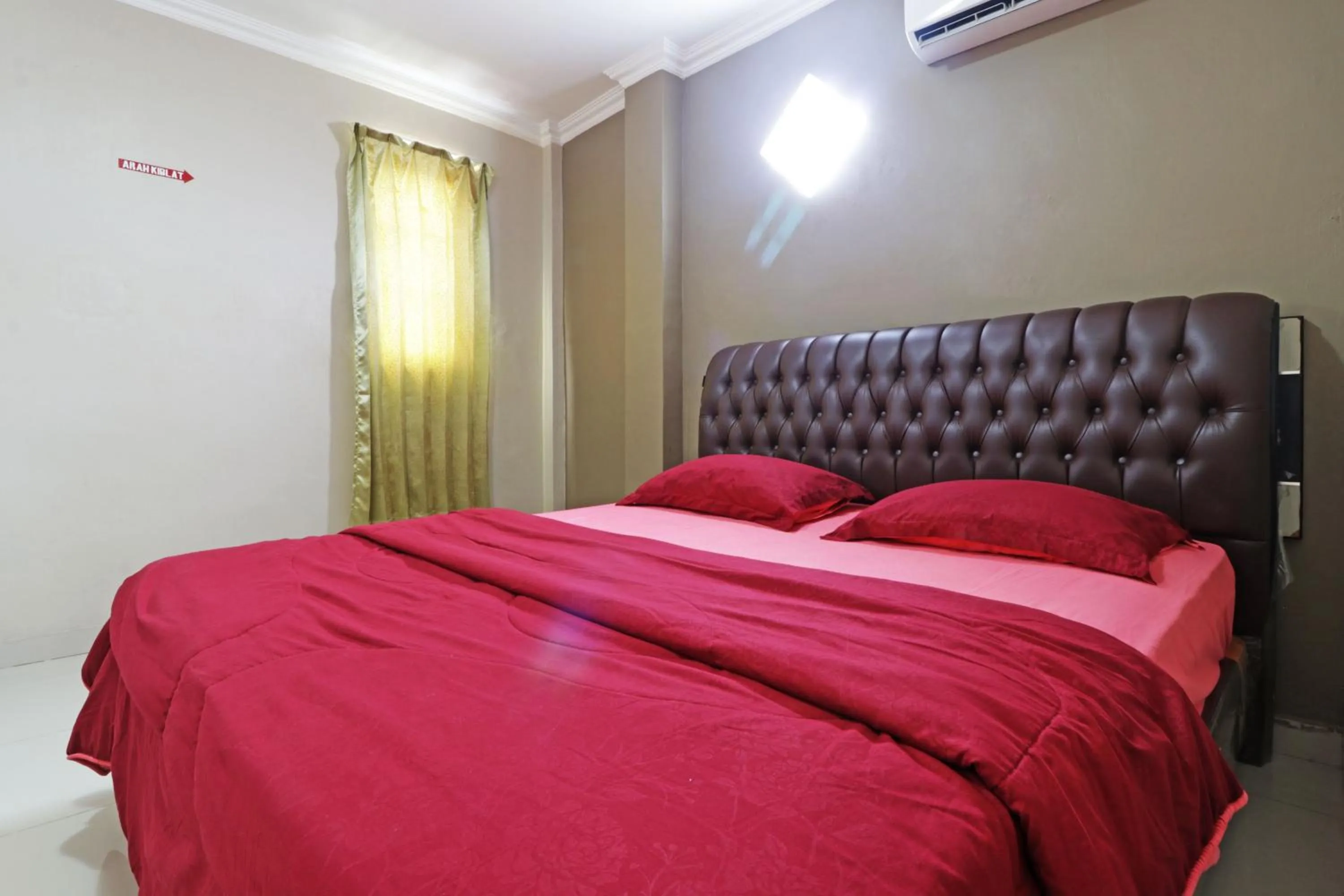 Bedroom, Bed in Hotel Graha Soeltan