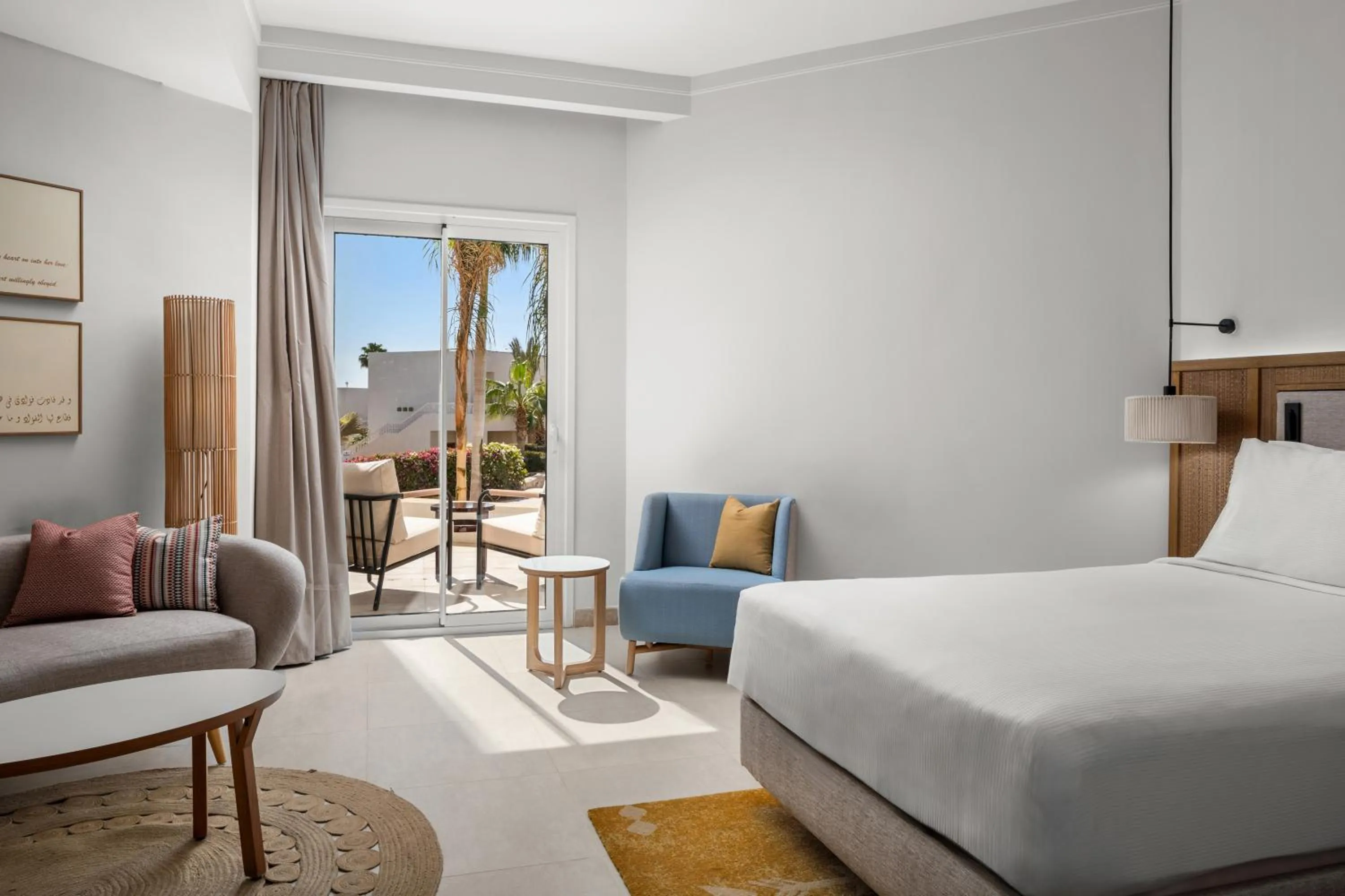 Bed in DoubleTree by Hilton Sharks Bay Resort