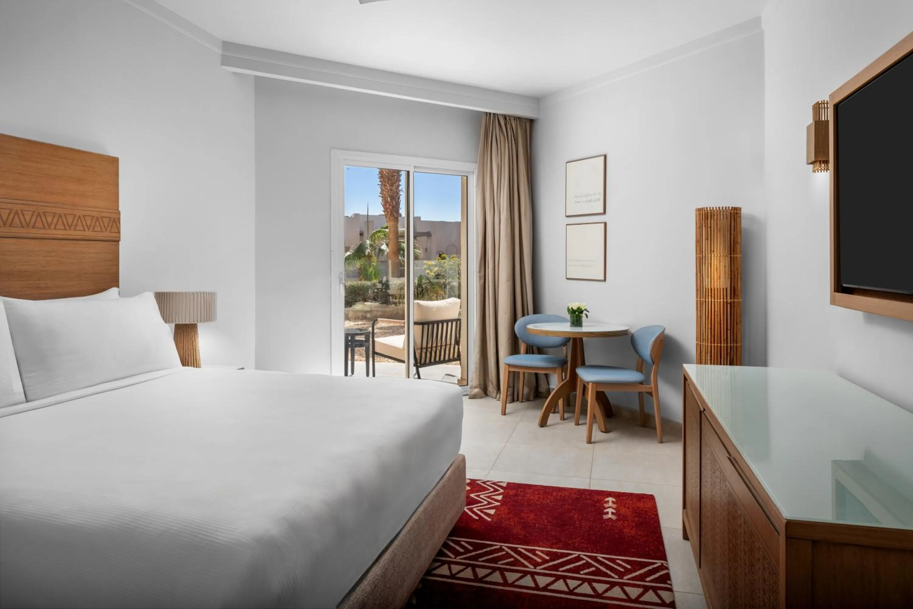 Bed in DoubleTree by Hilton Sharks Bay Resort