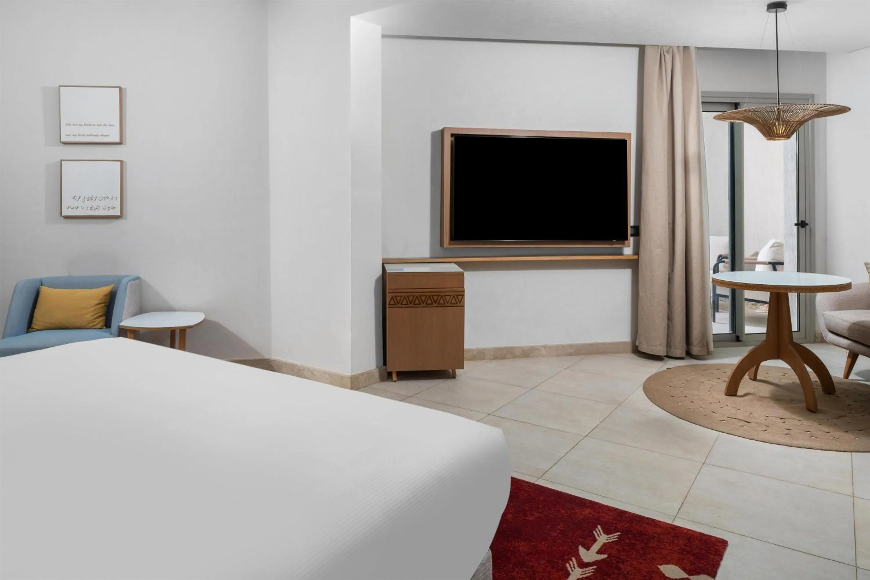 Living room, Bed in DoubleTree by Hilton Sharks Bay Resort