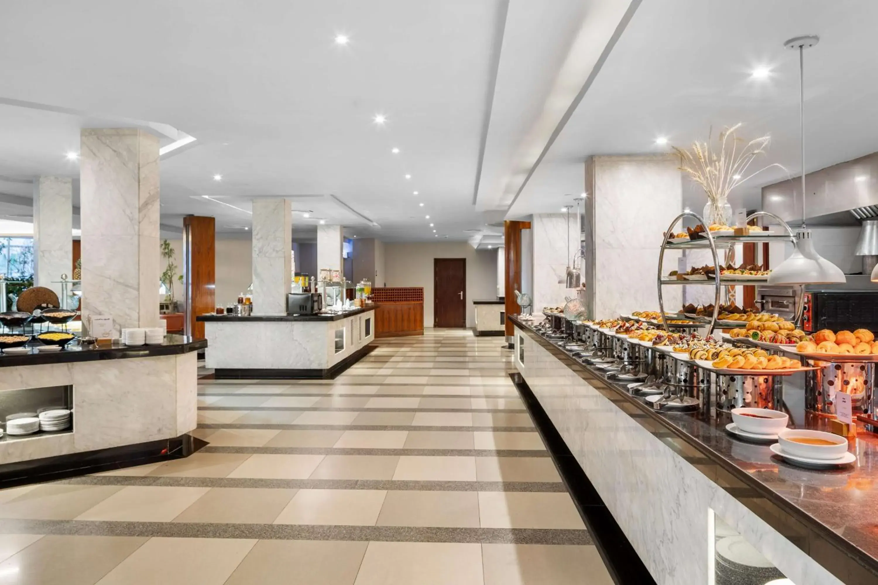 Restaurant/places to eat in DoubleTree by Hilton Sharks Bay Resort Restaurant/places to eat in DoubleTree by Hilton Sharks Bay Resort