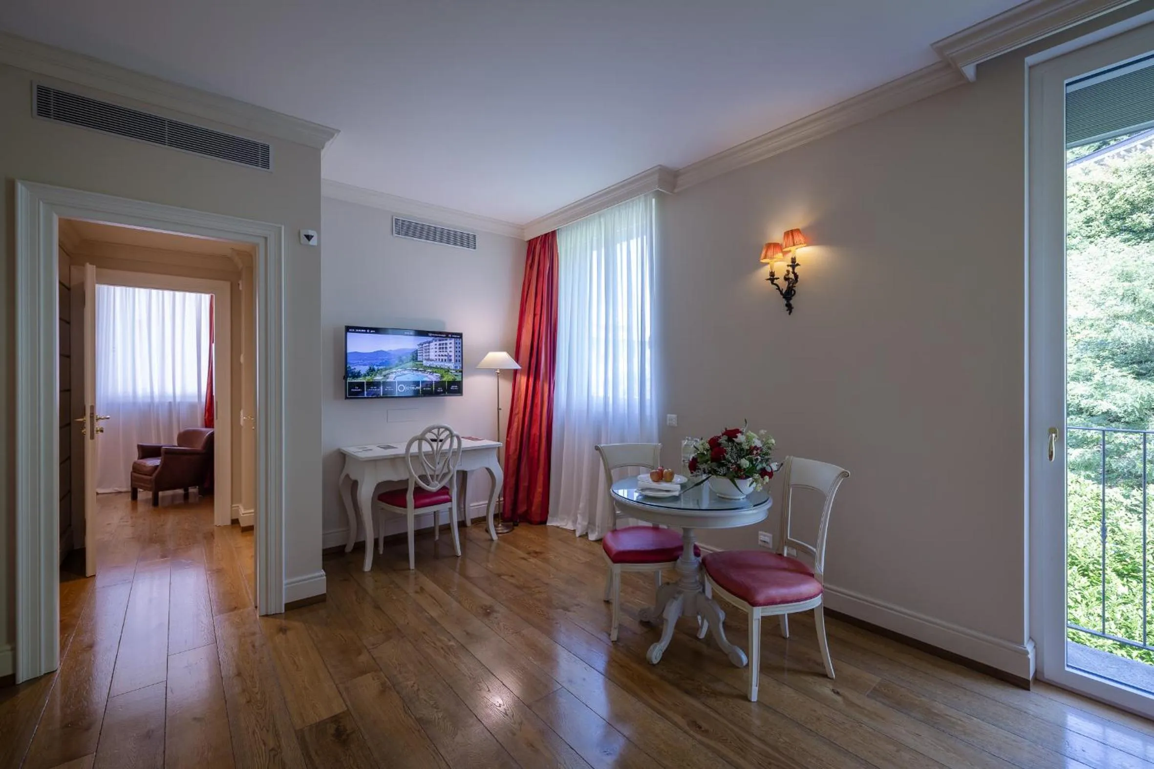 TV and multimedia in Resort Collina d'Oro - Hotel, Residence & Spa