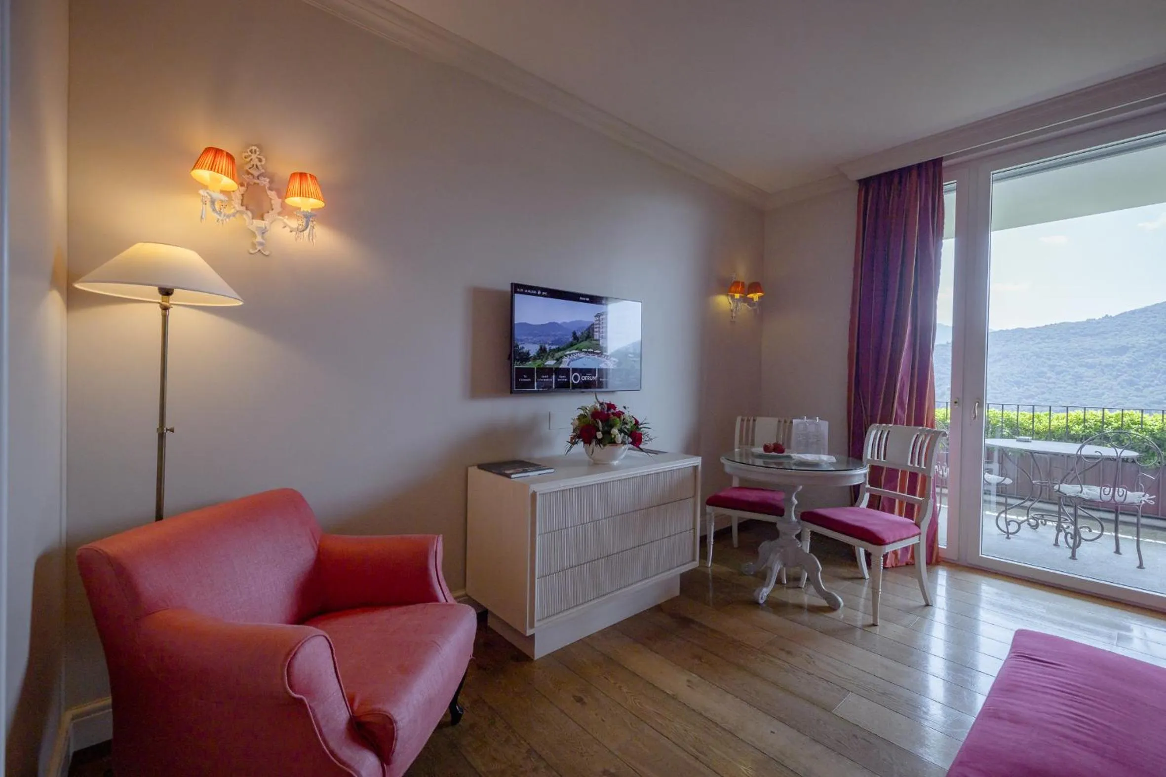 TV and multimedia in Resort Collina d'Oro - Hotel, Residence & Spa