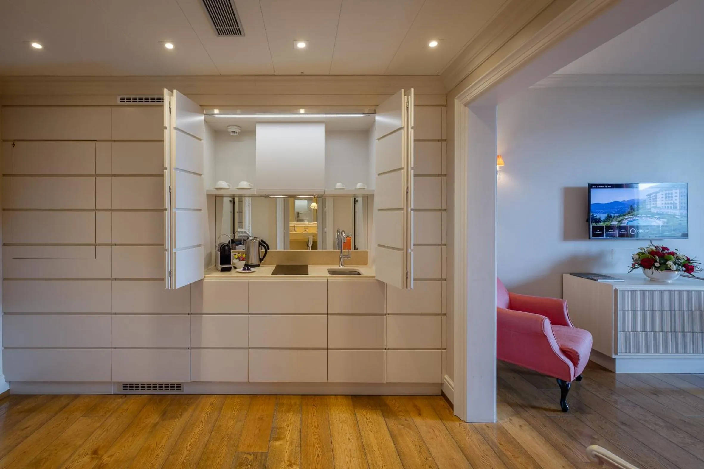 Kitchen or kitchenette in Resort Collina d'Oro - Hotel, Residence & Spa