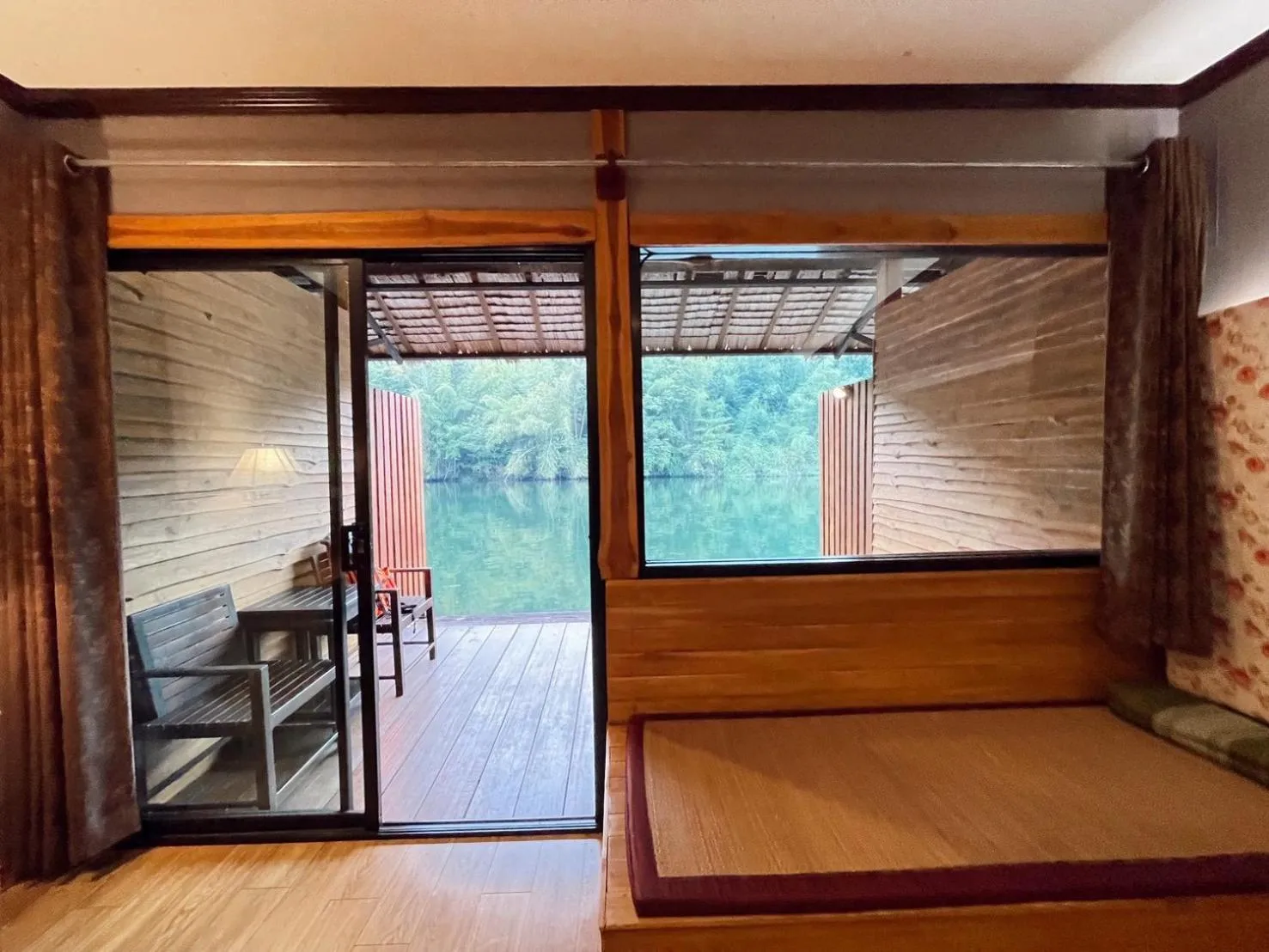Balcony/Terrace, Bed in The Hub Erawan Resort