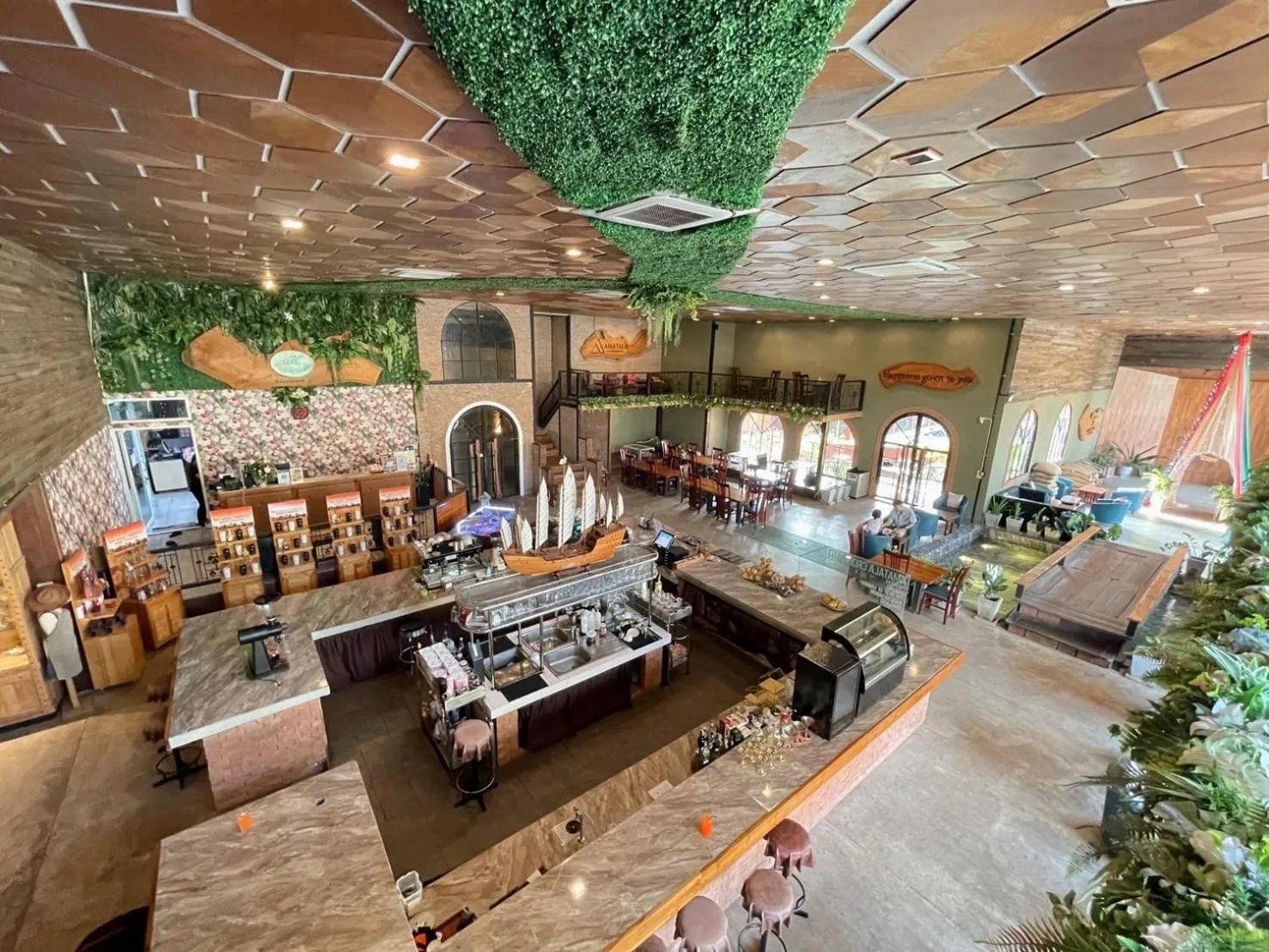 Restaurant/places to eat in The Hub Erawan Resort