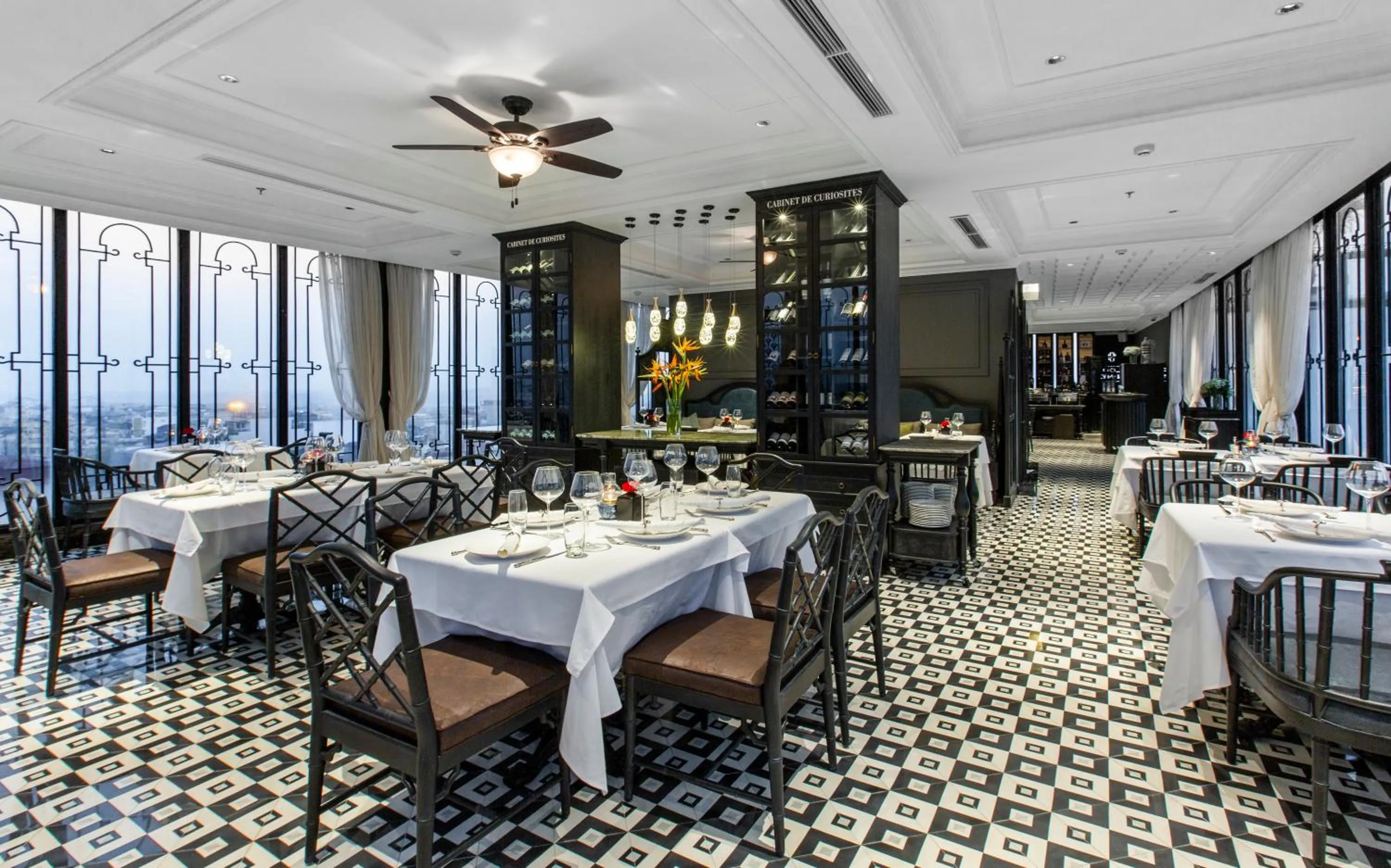 Restaurant/places to eat in La Siesta Premium Hang Be