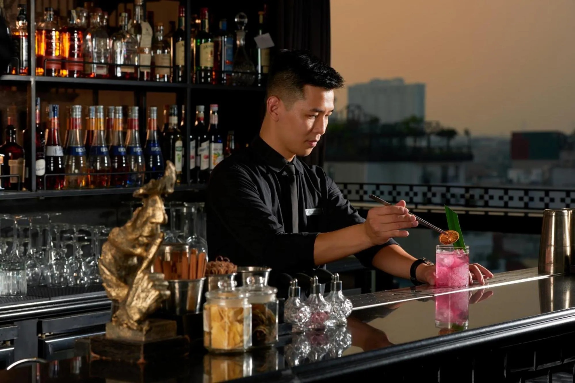 People in La Siesta Premium Hang Be