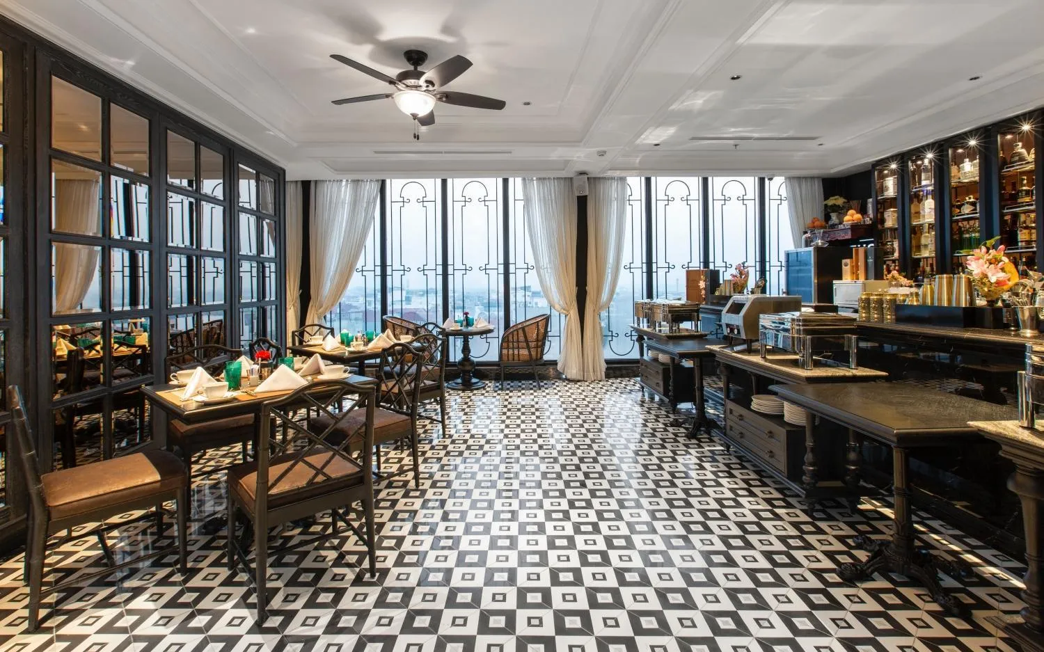 Restaurant/places to eat in La Siesta Premium Hang Be