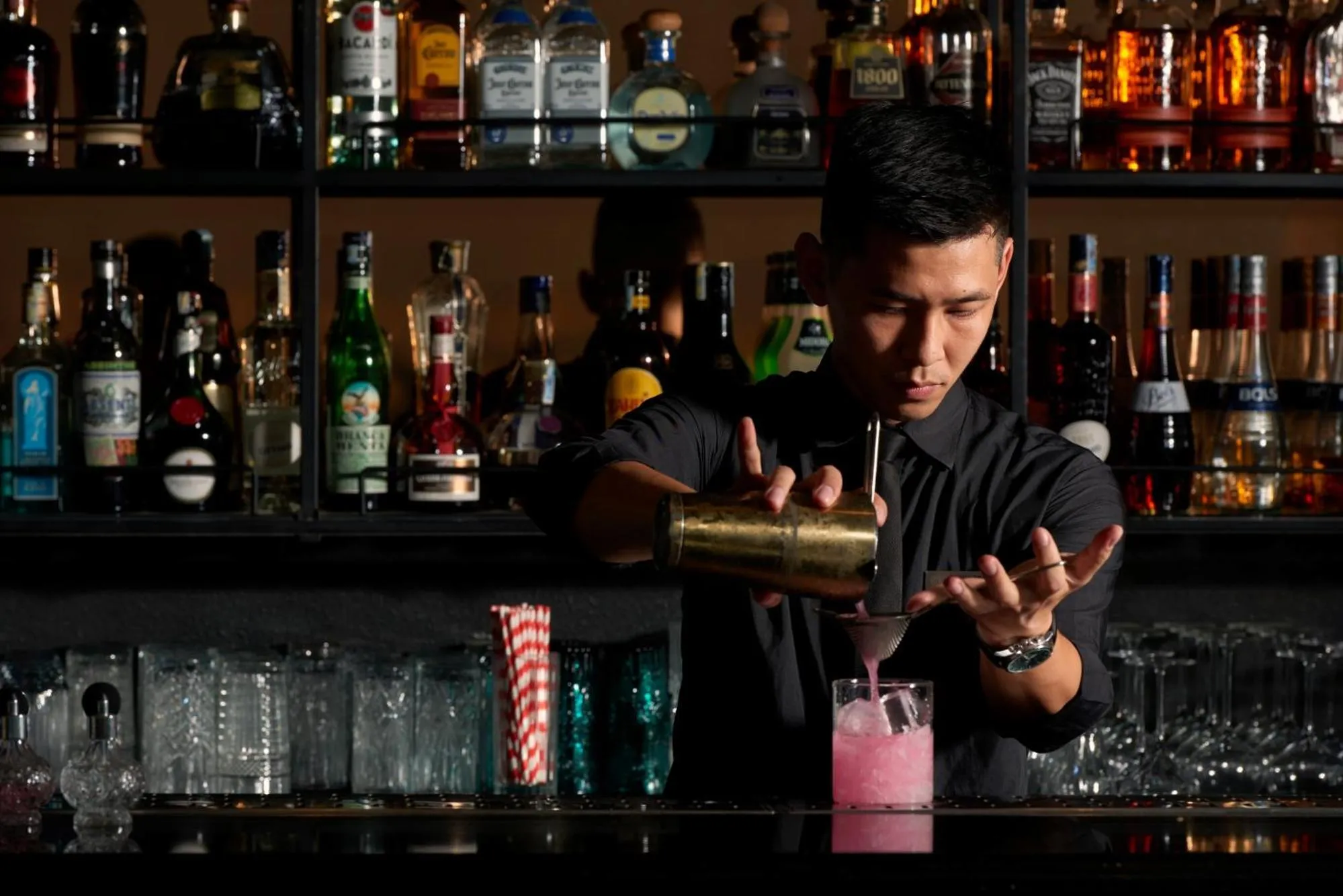 People in La Siesta Premium Hang Be